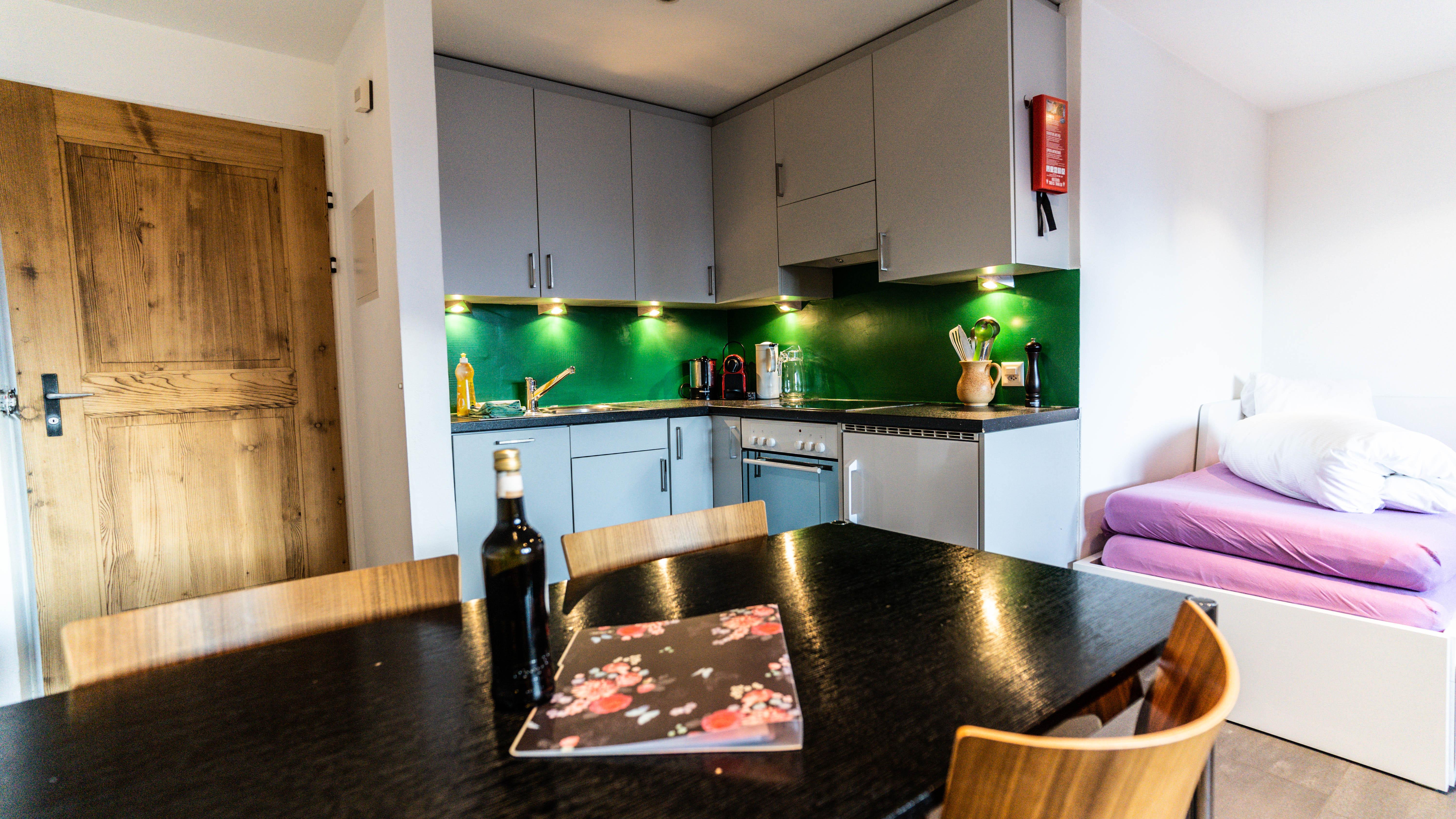 Esstisch und Küche Esstisch und Küche