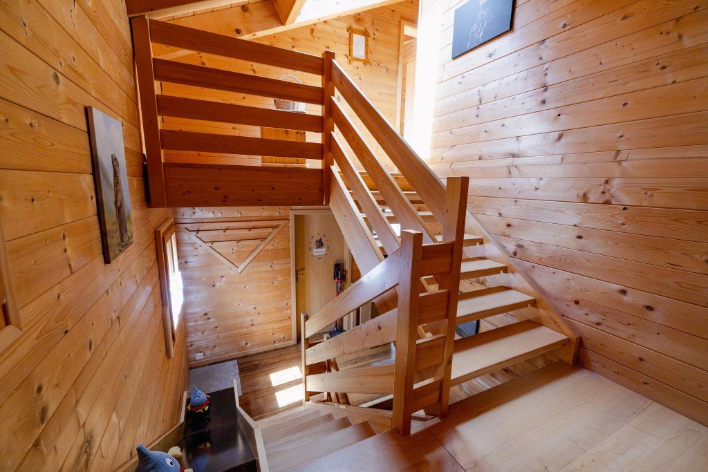 Ch.Regenbogen_Treppenhaus mit Rutschbahn Ch.Regenbogen_Treppenhaus mit Rutschbahn