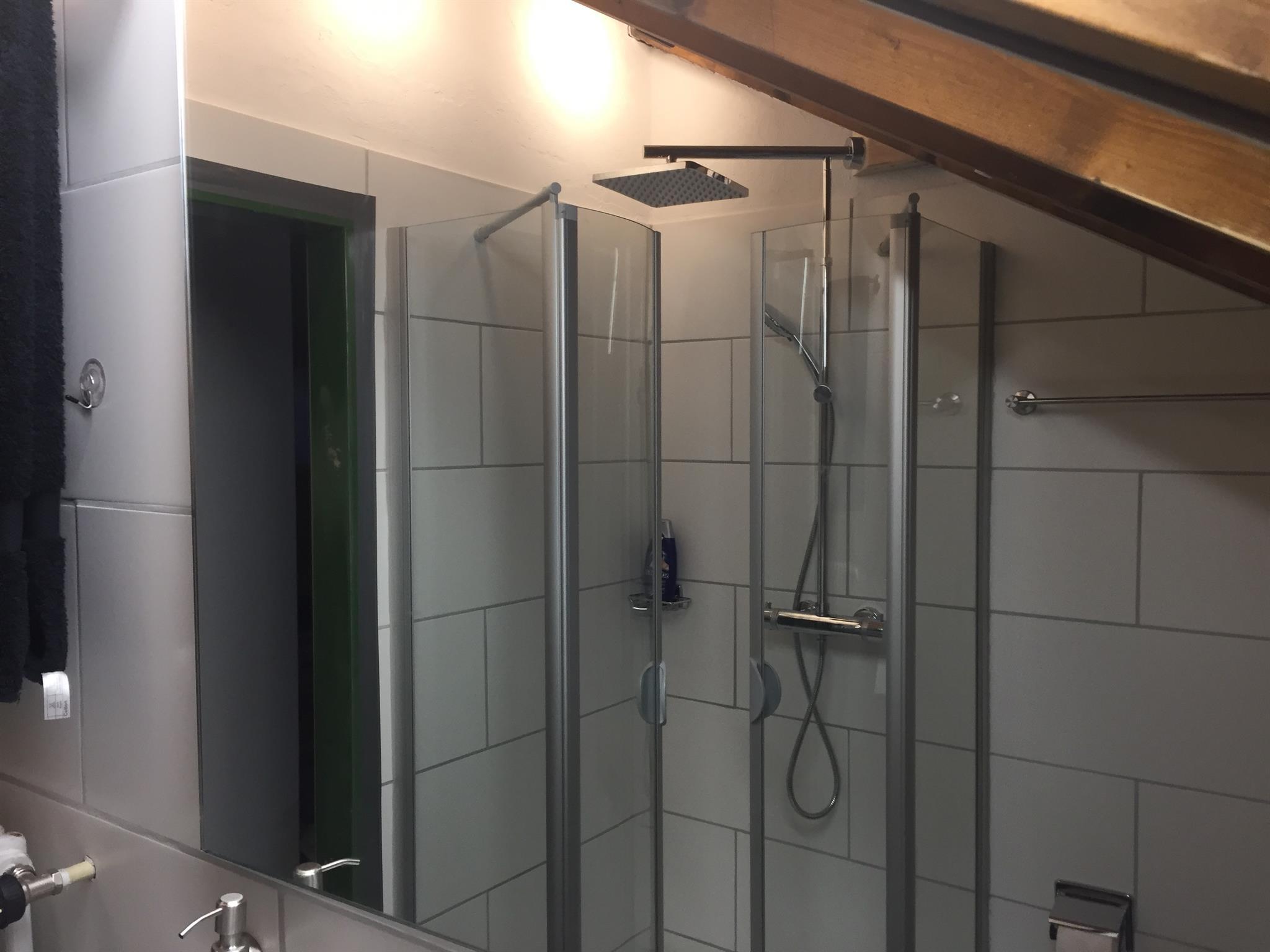 Du/WC Familienzimmer Du/WC Familienzimmer