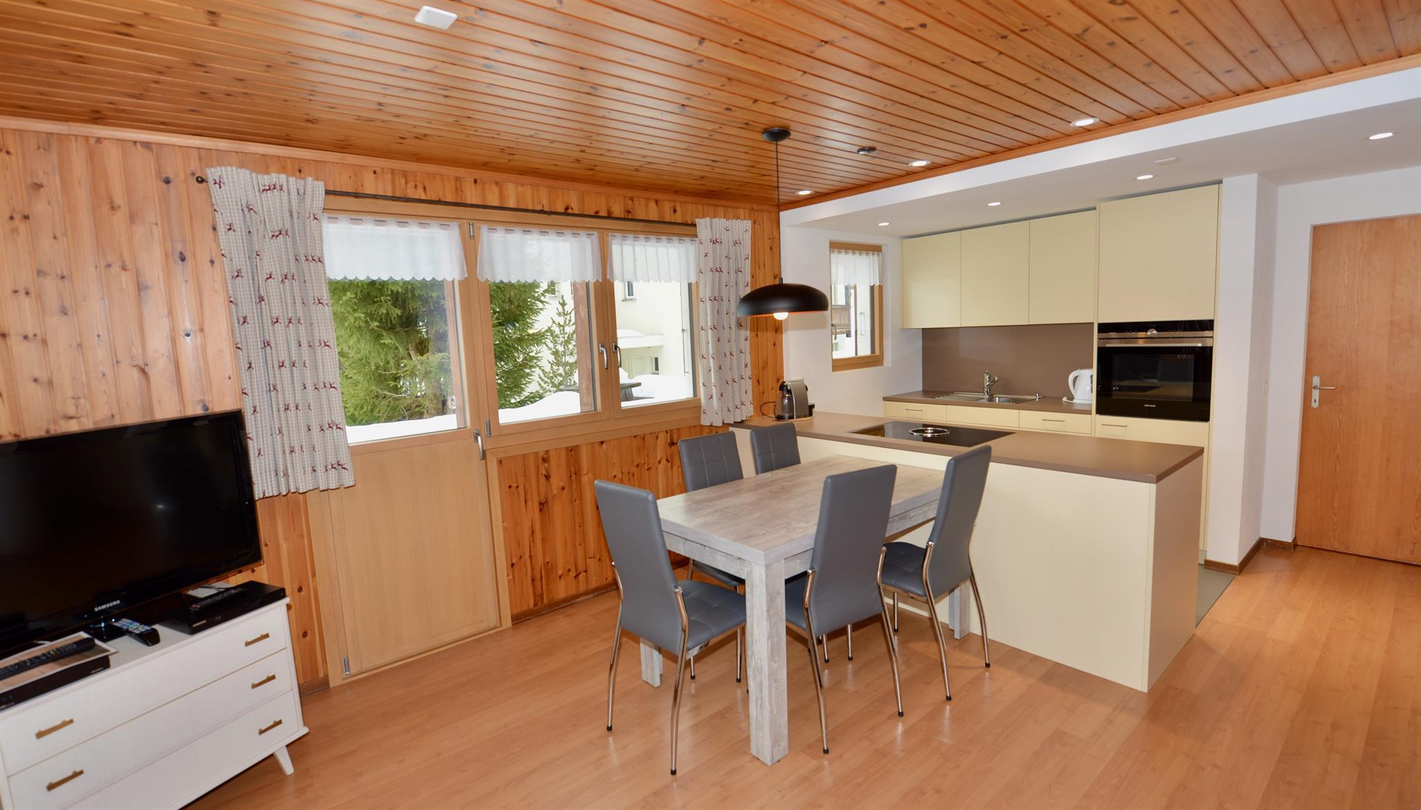 Parterre Wohnung Esstisch Parterre Wohnung Esstisch