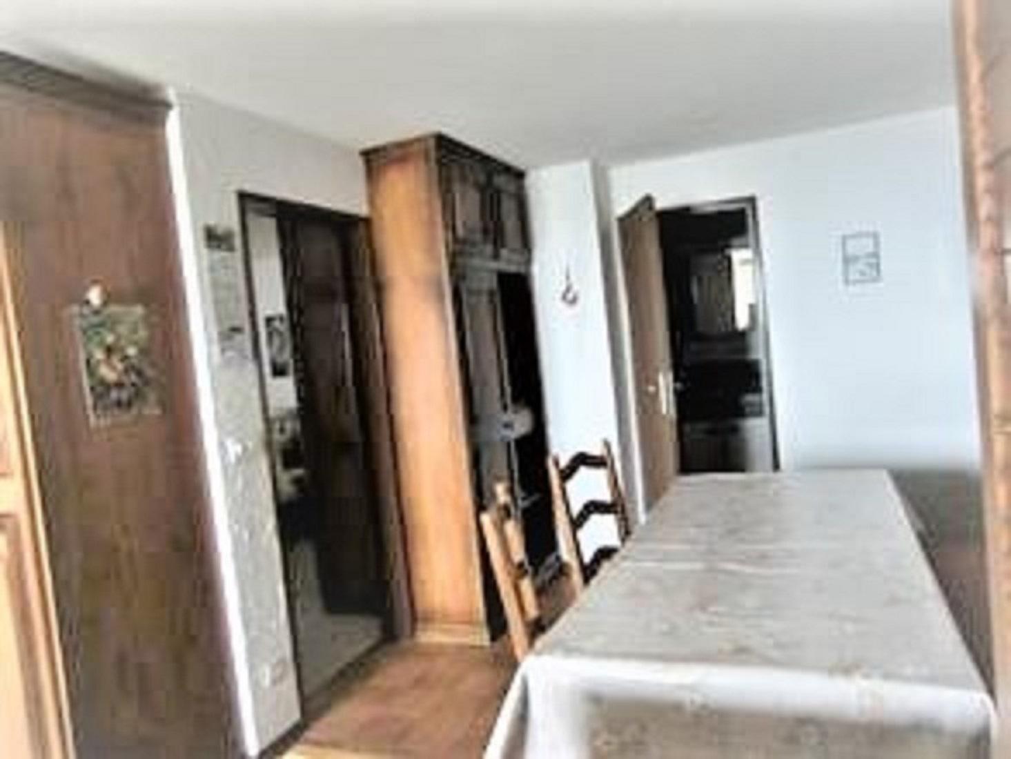 Eingangsbereich (2) Eingangsbereich (2)