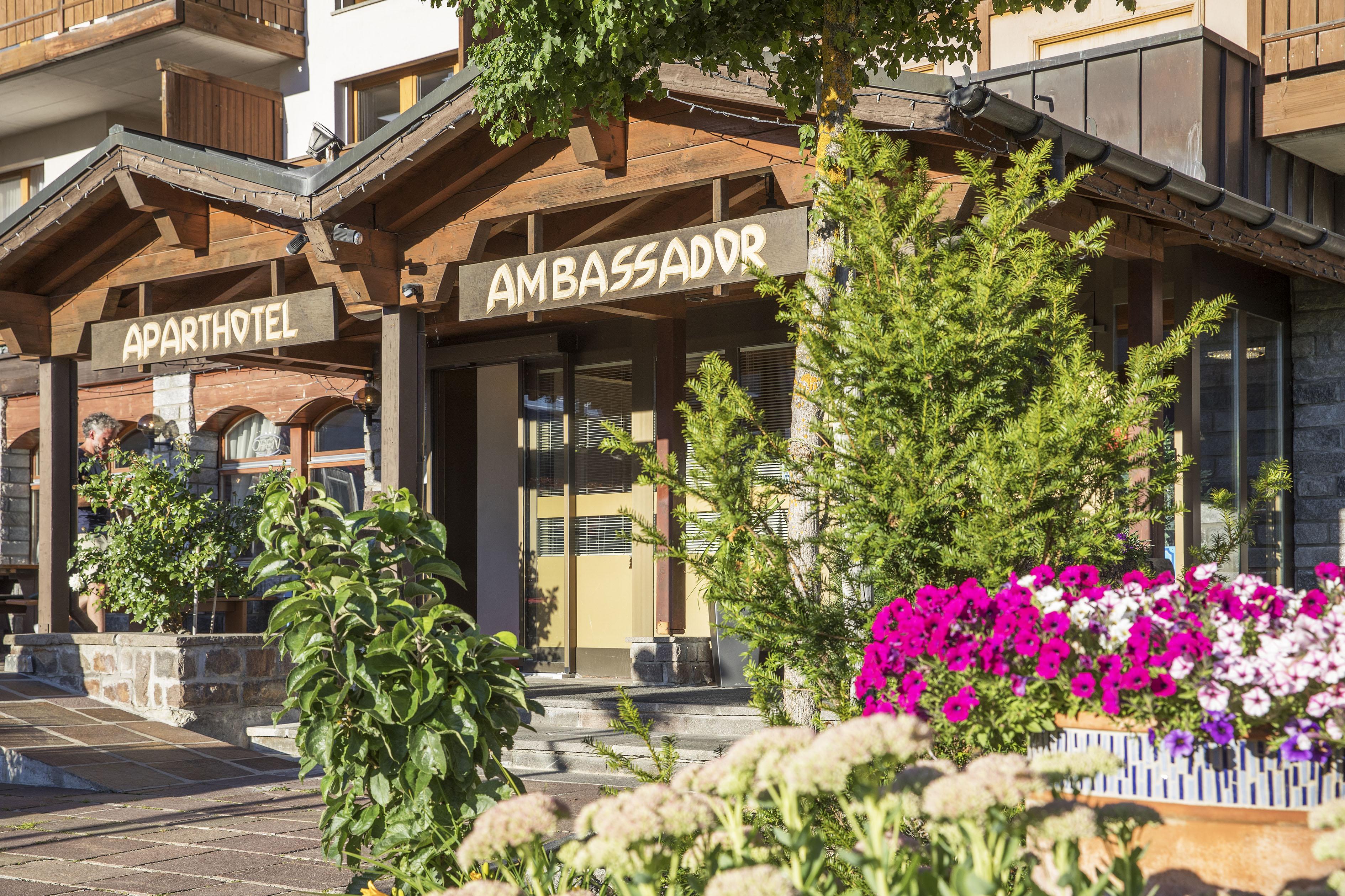 Eingang_aussen_1_999 Eingang_aussen_1_999