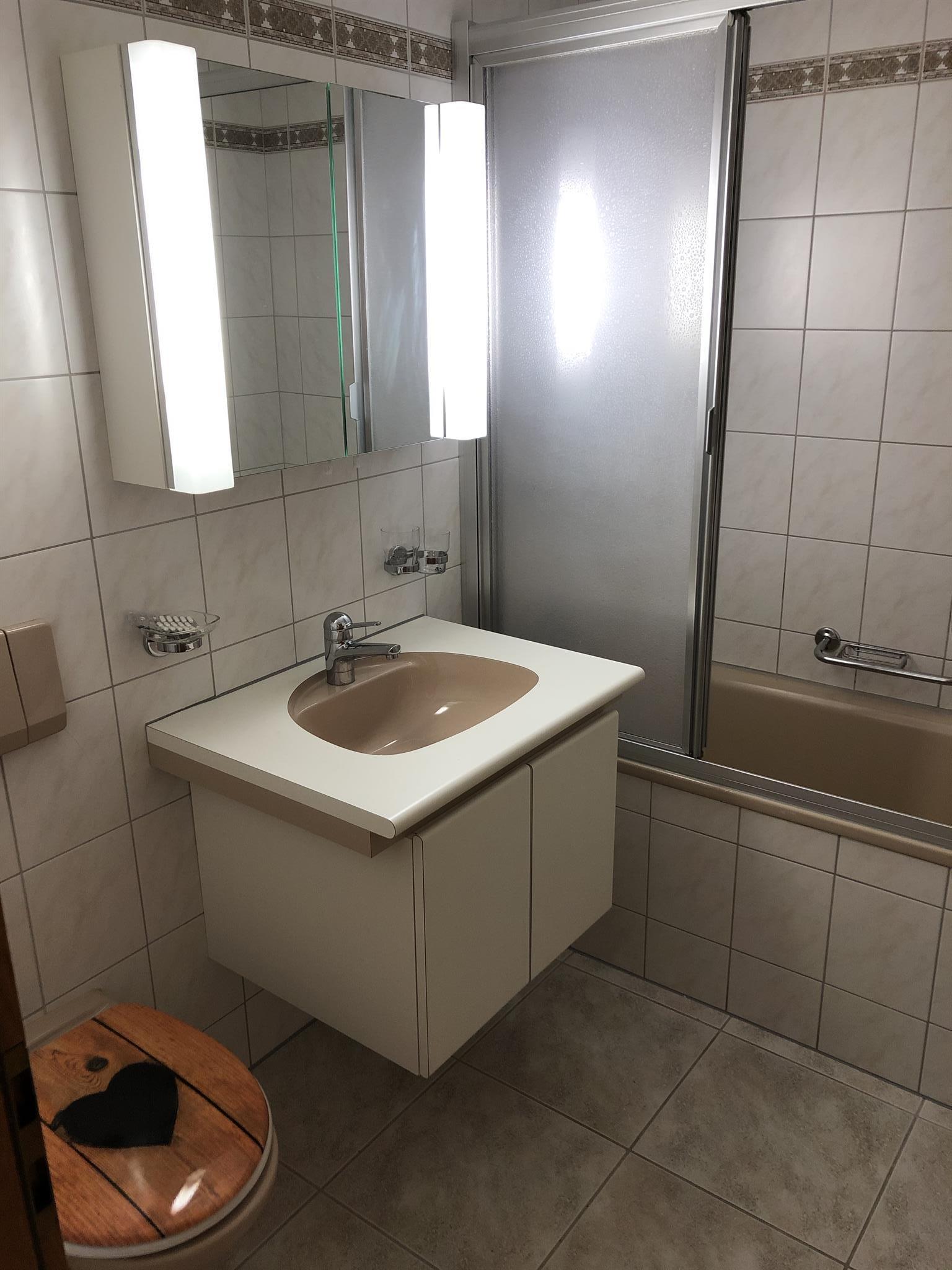 Christina 20_bad-WC Christina 20_bad-WC