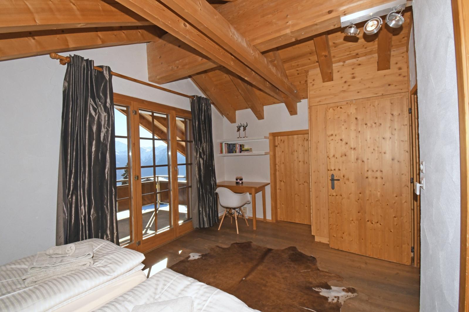 Wilhelm Tell OG Ost - 1. Schlafzimmer (2. Stk.) Wilhelm Tell OG Ost - 1. Schlafzimmer (2. Stk.)