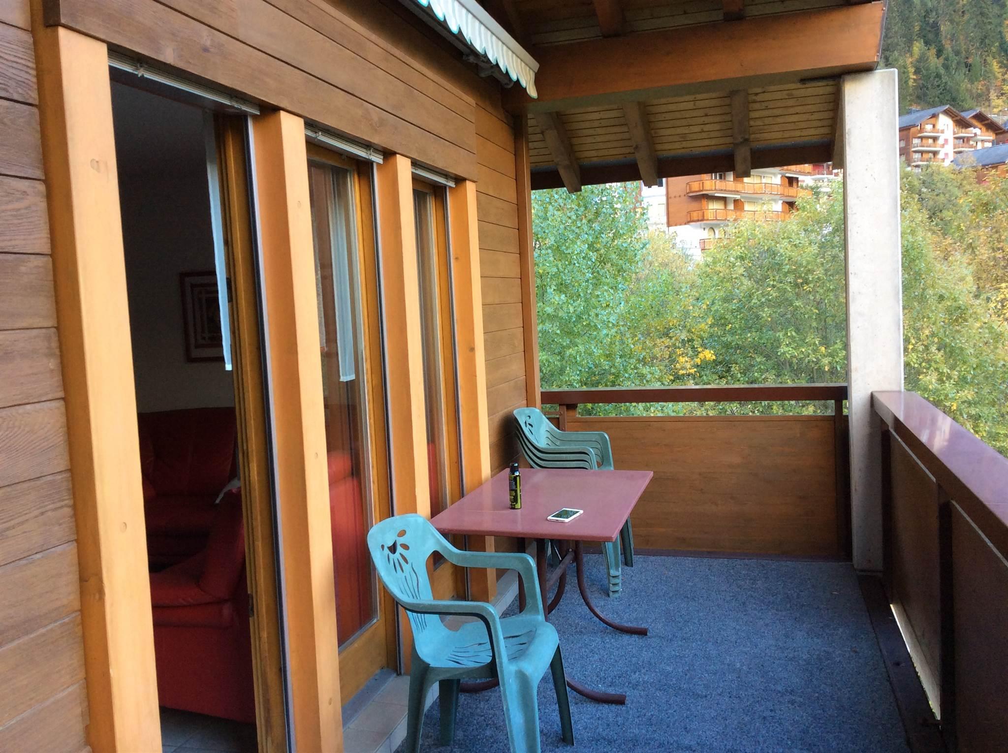 Nadja 10_balkon_b Nadja 10_balkon_b