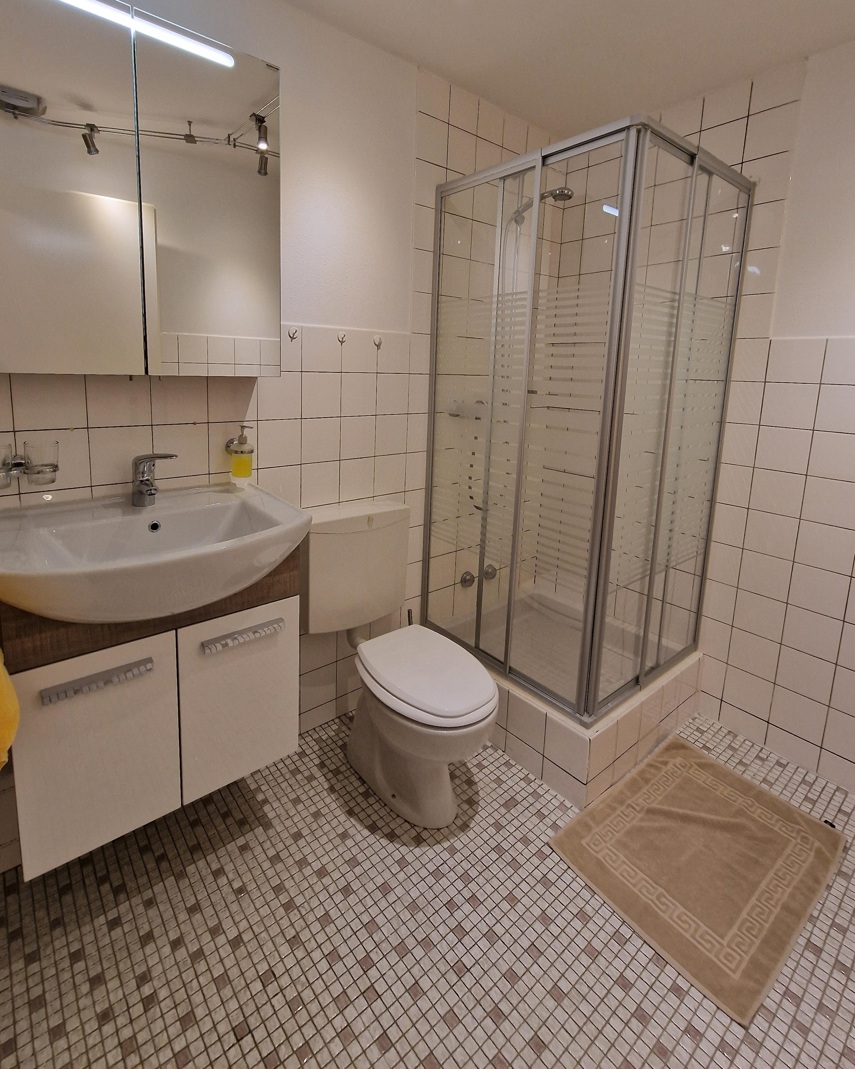 Holiday 80_dusche-WC Holiday 80_dusche-WC