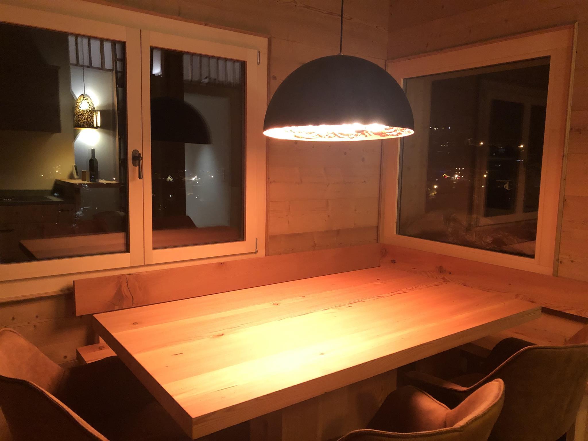 Tilly 2. Stock Essraum, Blick R Bettmeralp Tilly 2. Stock Essraum, Blick R Bettmeralp