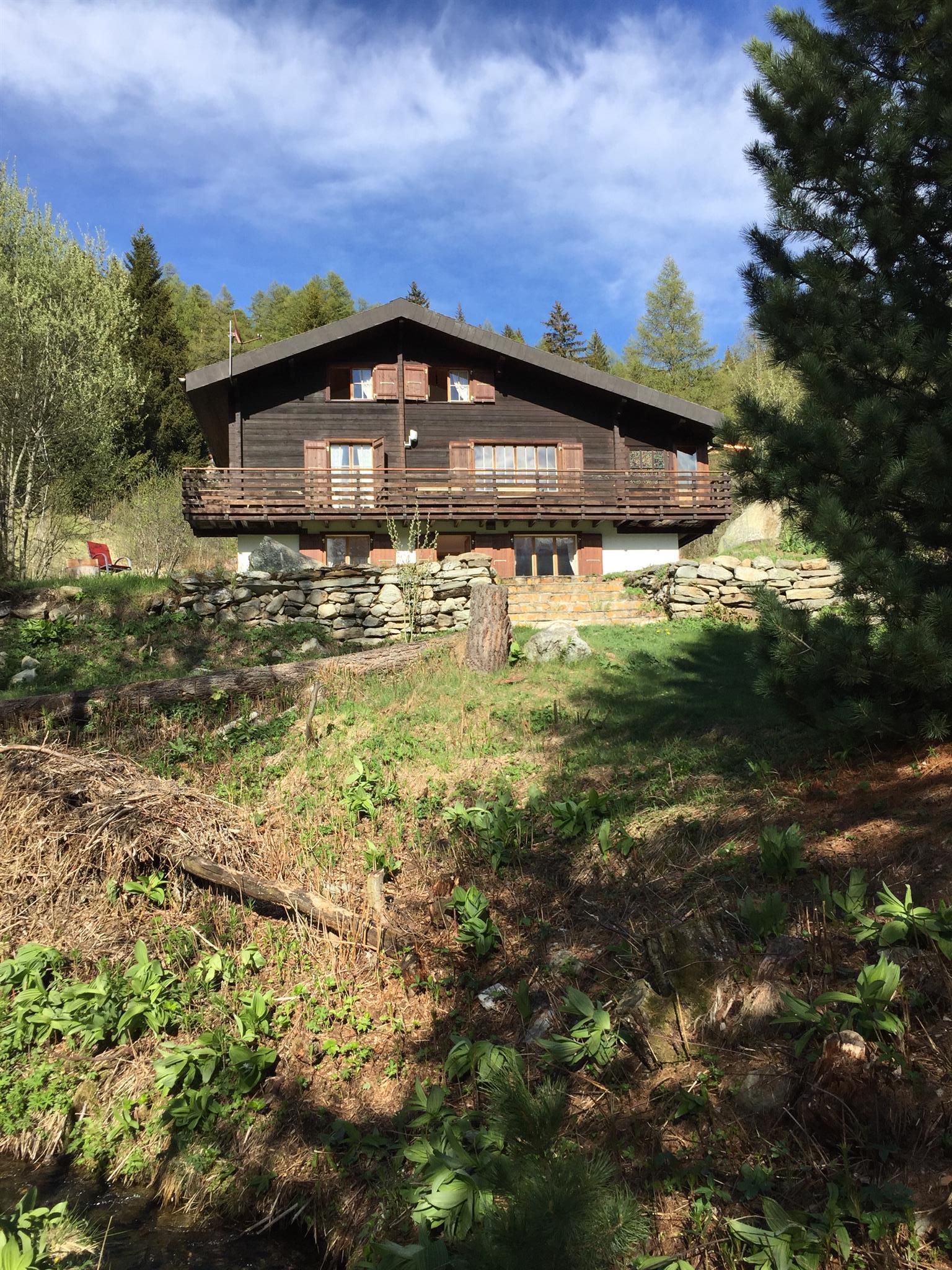 Sicht vorne von der Suone her gesehen Sicht vorne von der Suone her gesehen