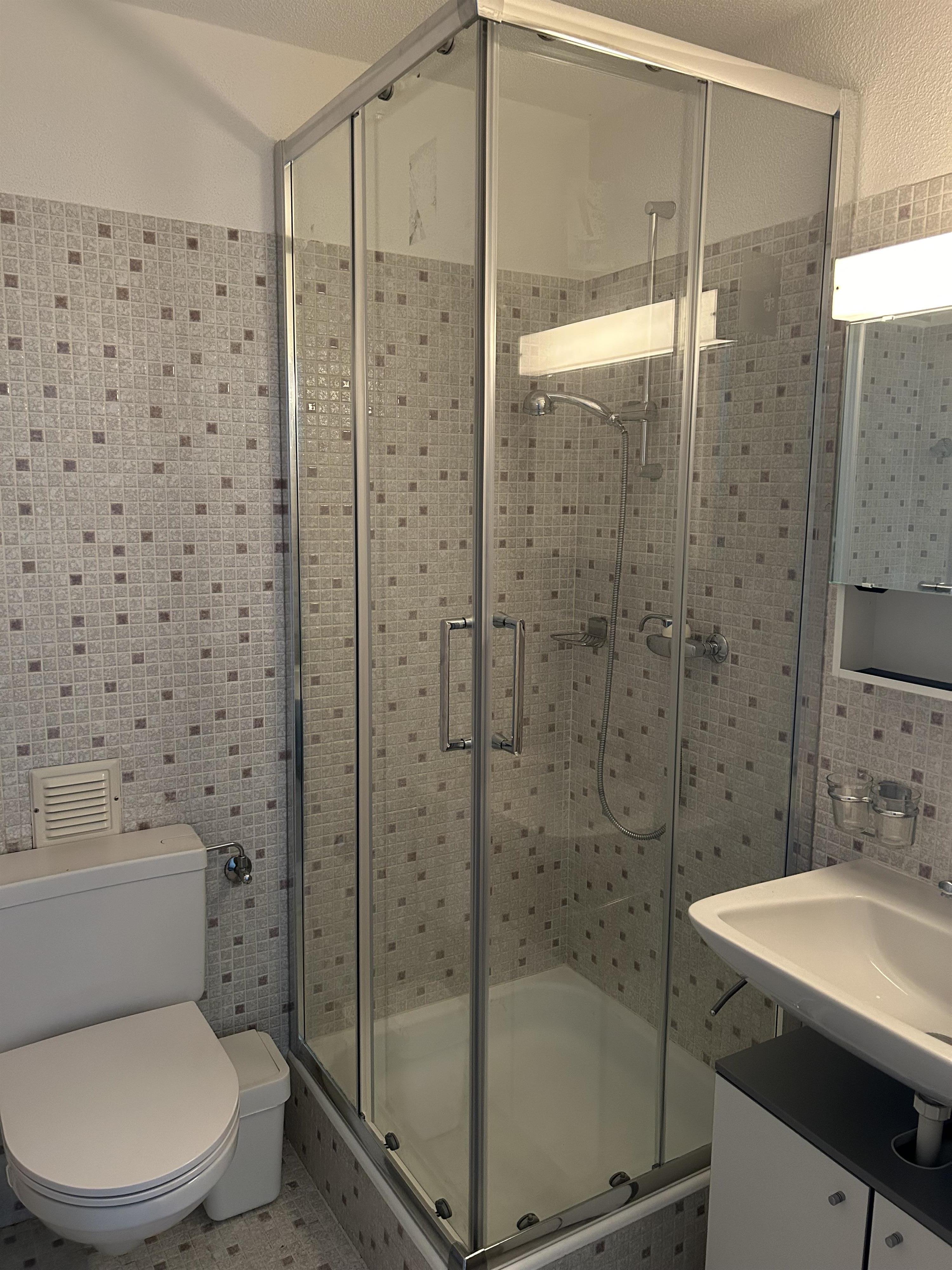 Majesta 127_dusche-WC Majesta 127_dusche-WC