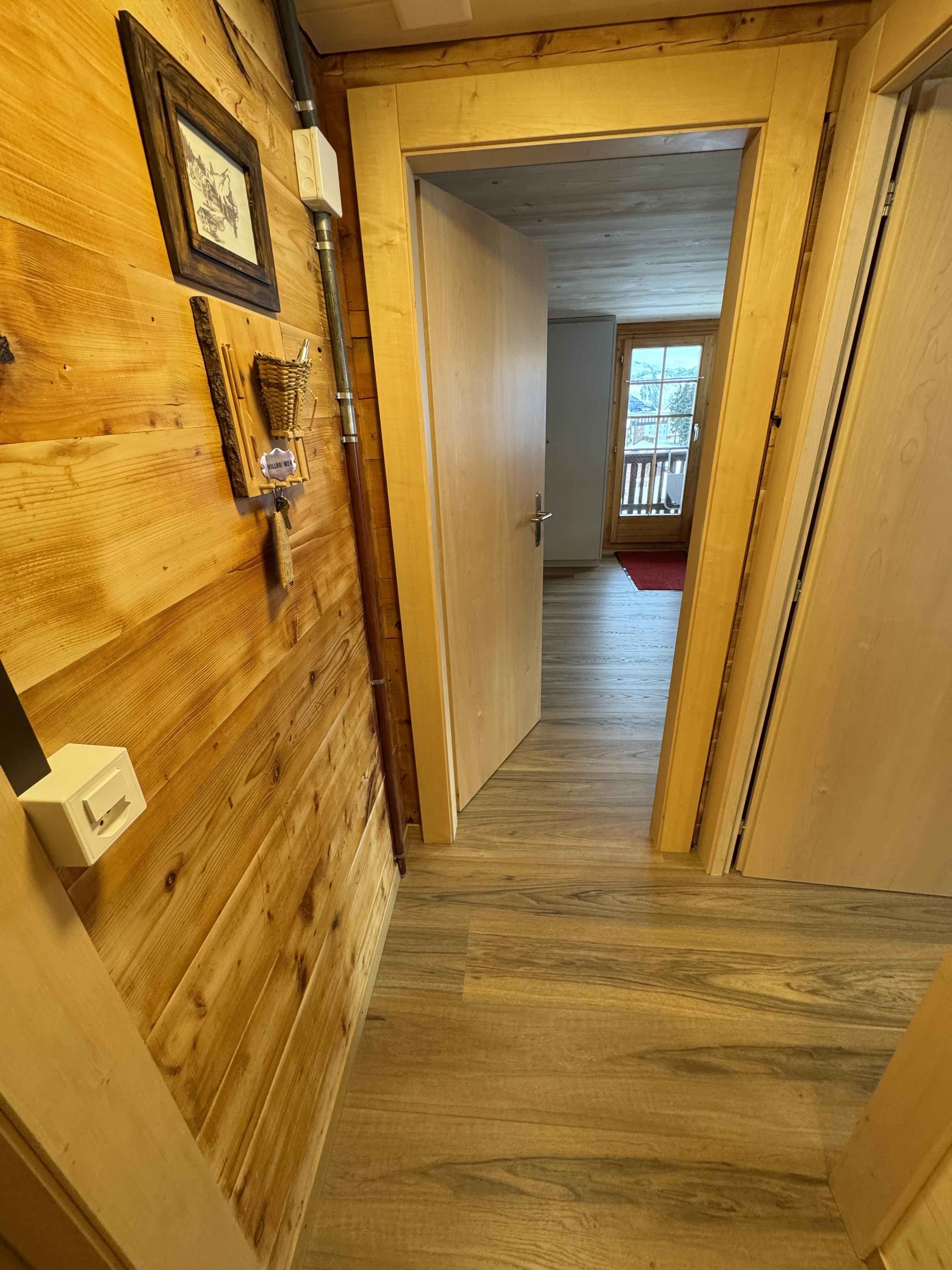 Flur Richtung Wohnzimmer Flur Richtung Wohnzimmer