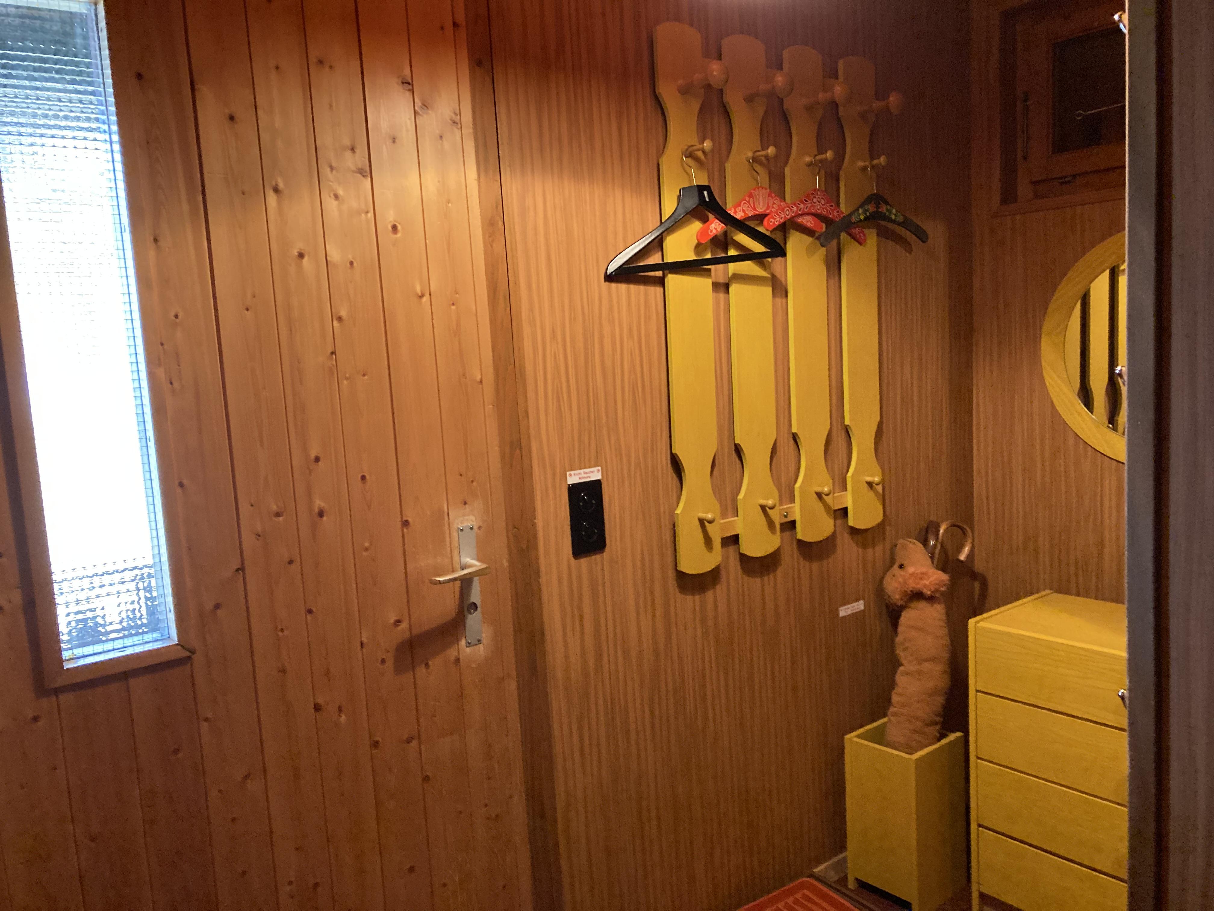 Garderobe (1) Garderobe (1)