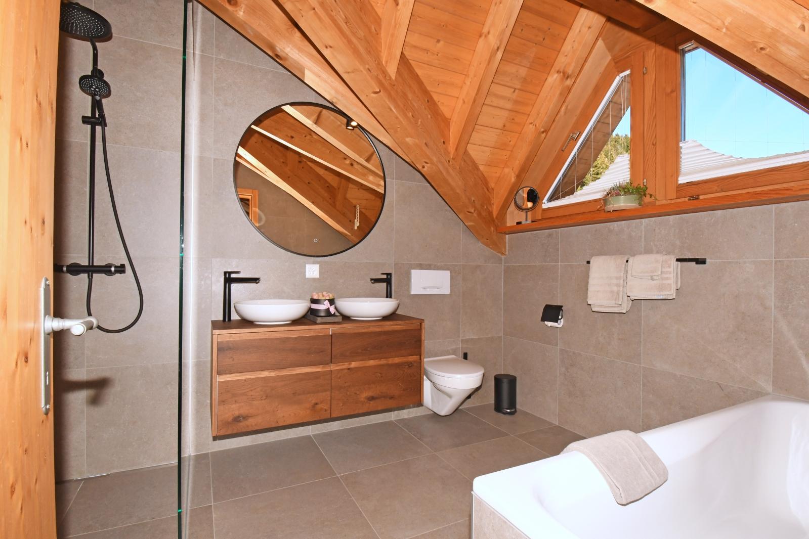 Chalet Wilhelm Tell OG Ost- 1. Nasszelle Chalet Wilhelm Tell OG Ost- 1. Nasszelle