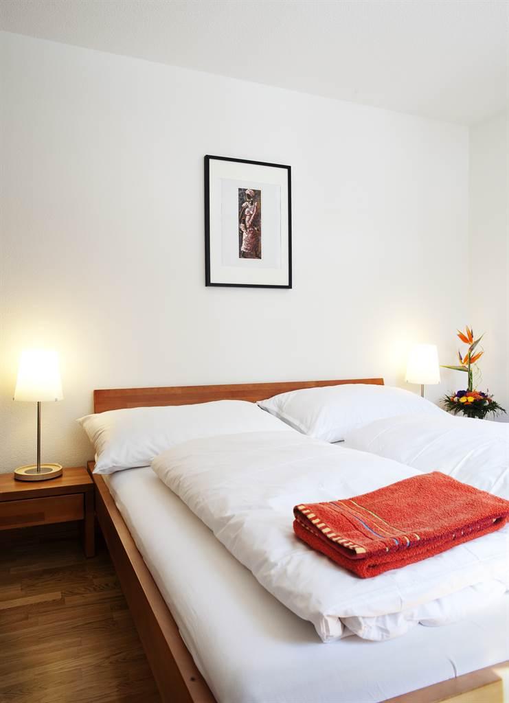 Doppelschlafzimmer Schrank hell  Parkett Doppelschlafzimmer Schrank hell  Parkett