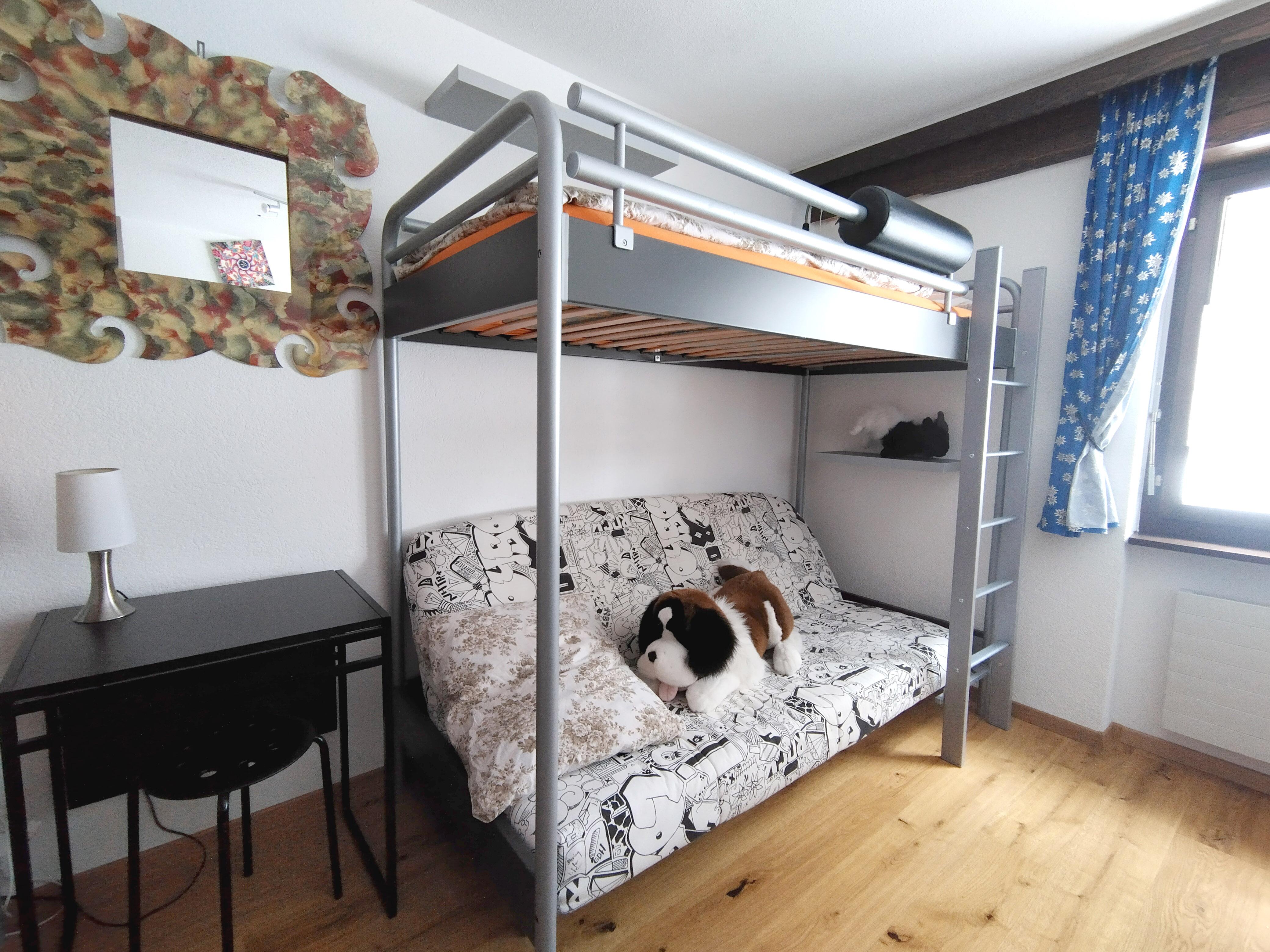 Lärchenwald 1708_schlafen_2c Lärchenwald 1708_schlafen_2c