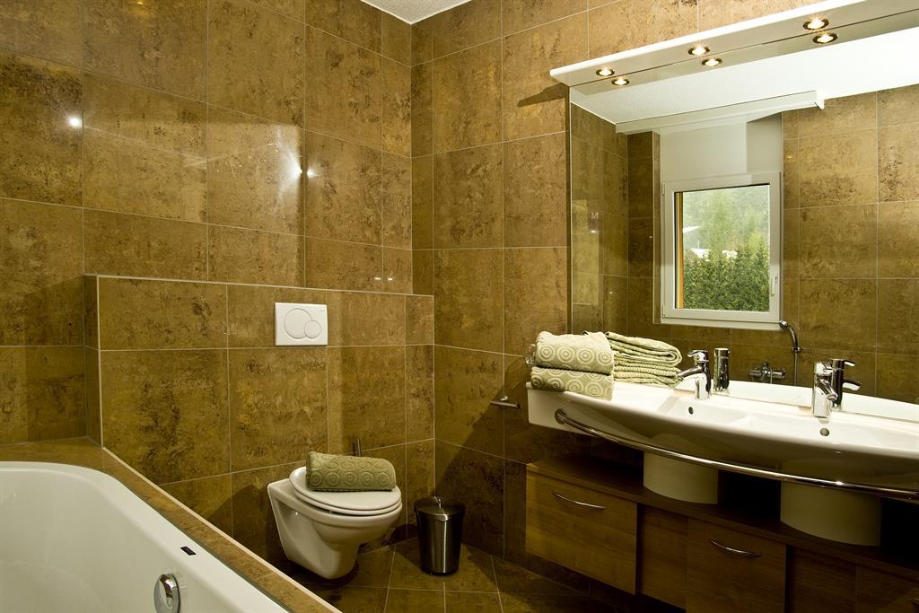 AmbassadorB33_bad-WC AmbassadorB33_bad-WC