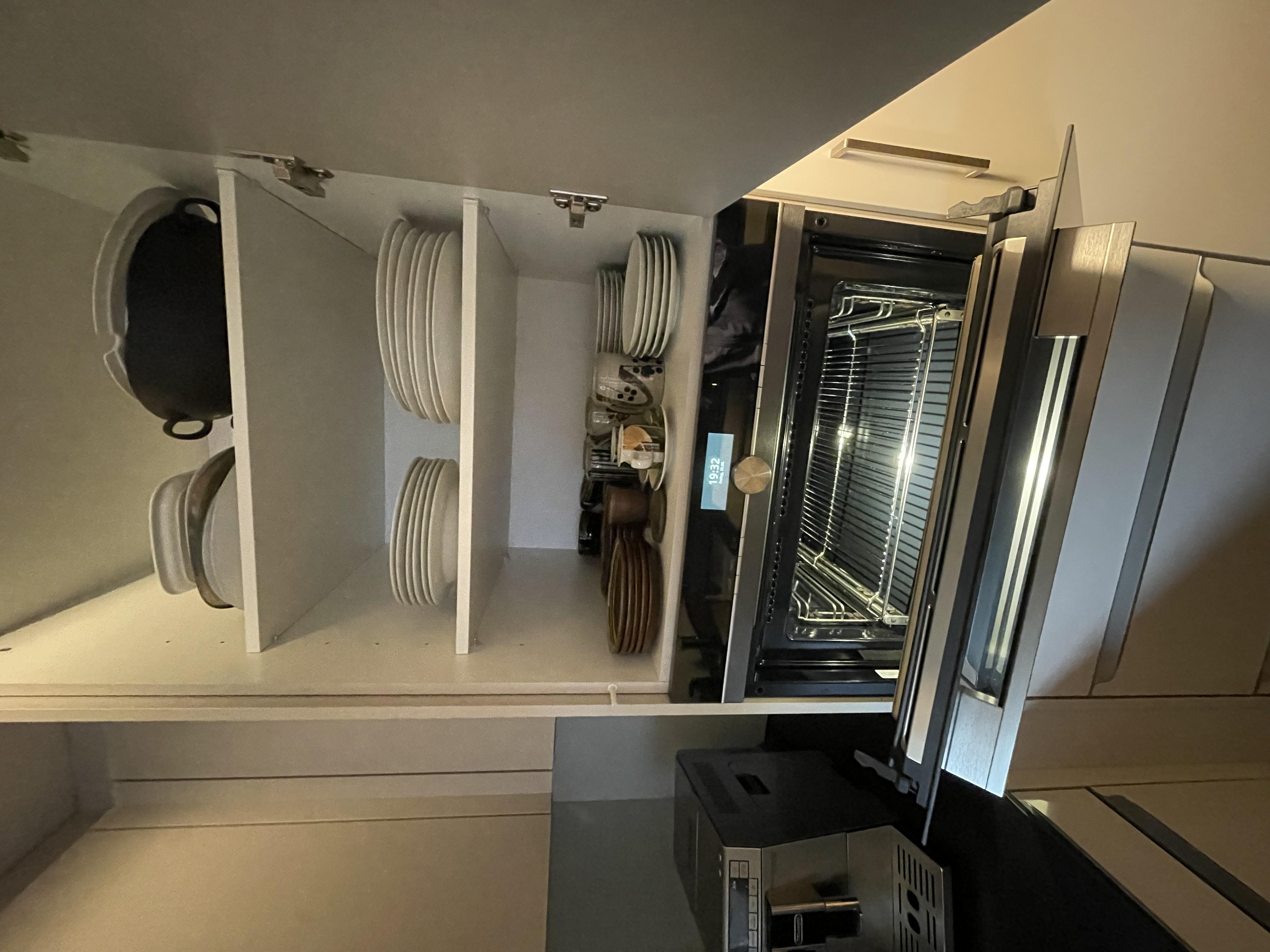 Kombibackofen mit Geschirrschrank Kombibackofen mit Geschirrschrank