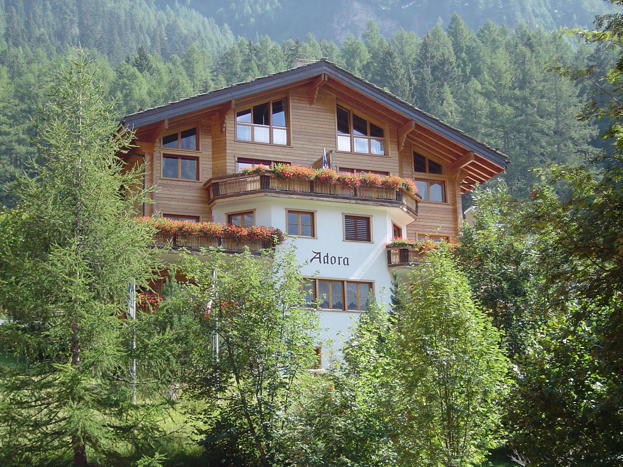 Adora Sommer aussen Adora Sommer aussen