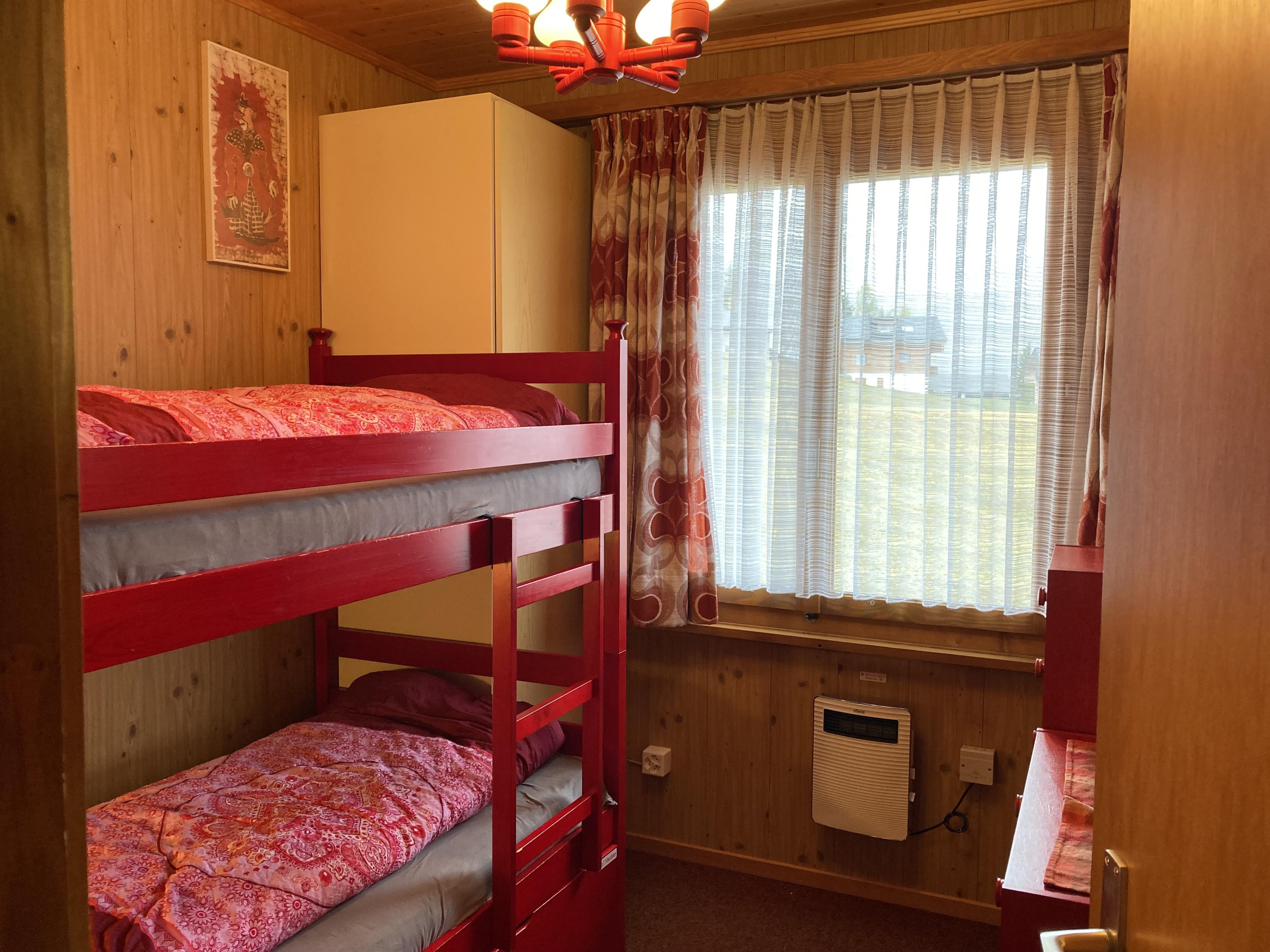 Kinderzimmer rot (1) Kinderzimmer rot (1)