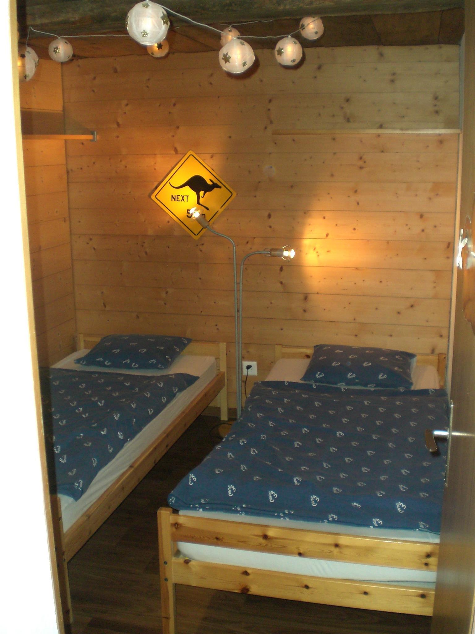 Erdgeschoss Zimmer mit zwei Einzelbetten Erdgeschoss Zimmer mit zwei Einzelbetten