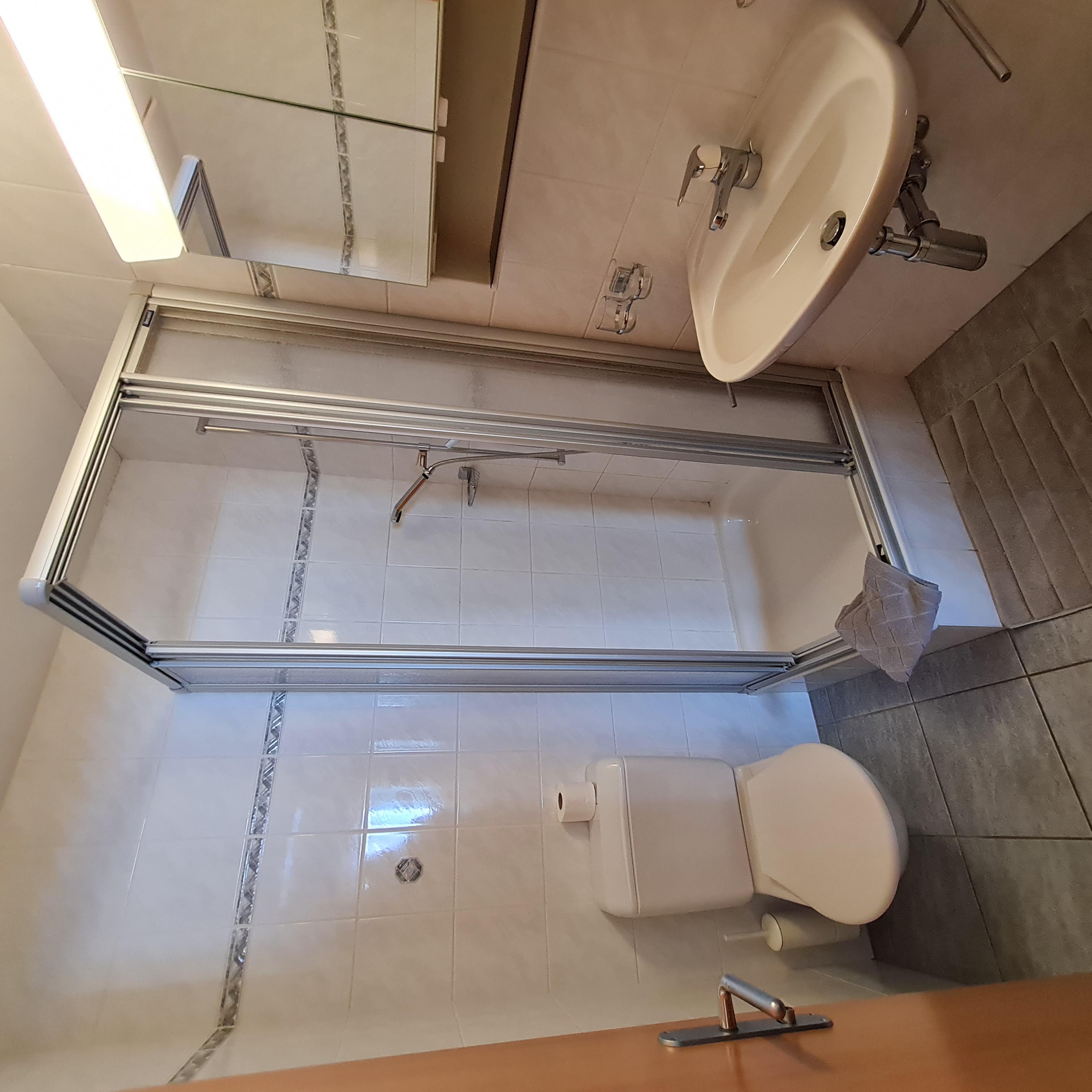 Dusche -Toilette Dusche -Toilette