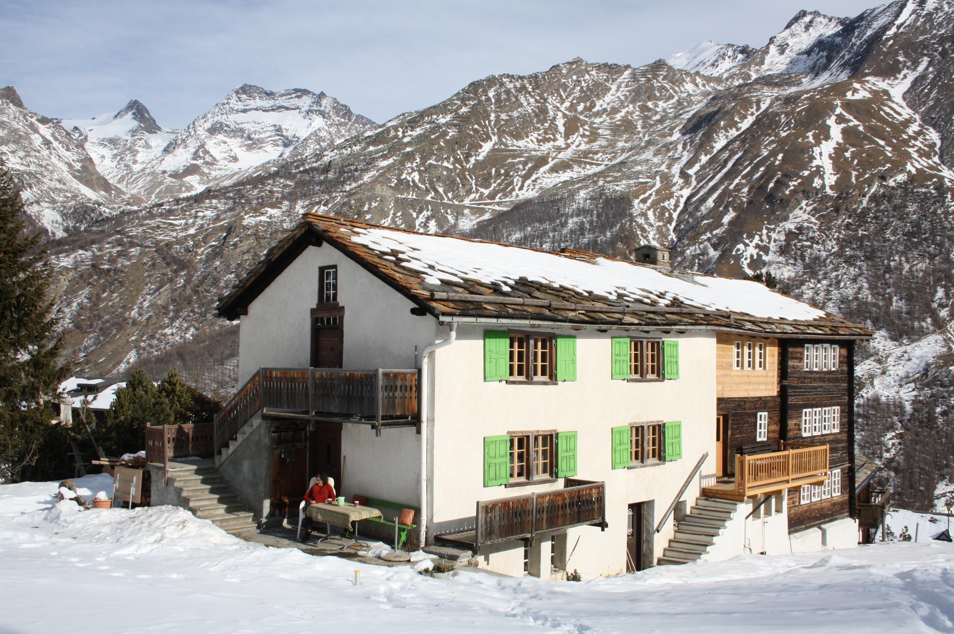Sitzplatz von stein unten Winter herrliche Sonne Sitzplatz von stein unten Winter herrliche Sonne