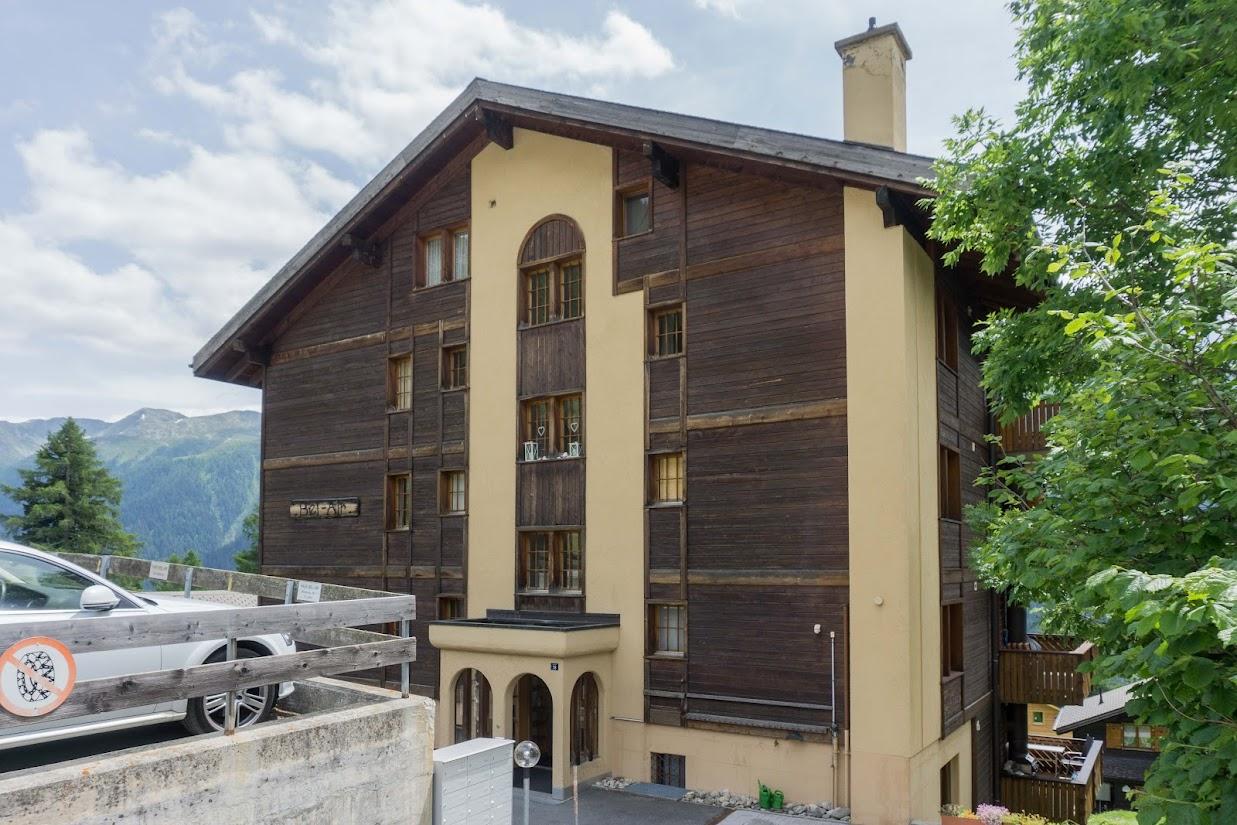 Privater Parkplatz hinter dem Haus Privater Parkplatz hinter dem Haus