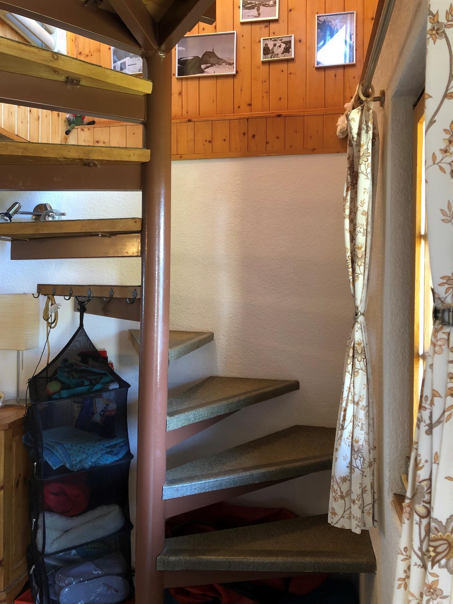 4. Treppe (1) 4. Treppe (1)