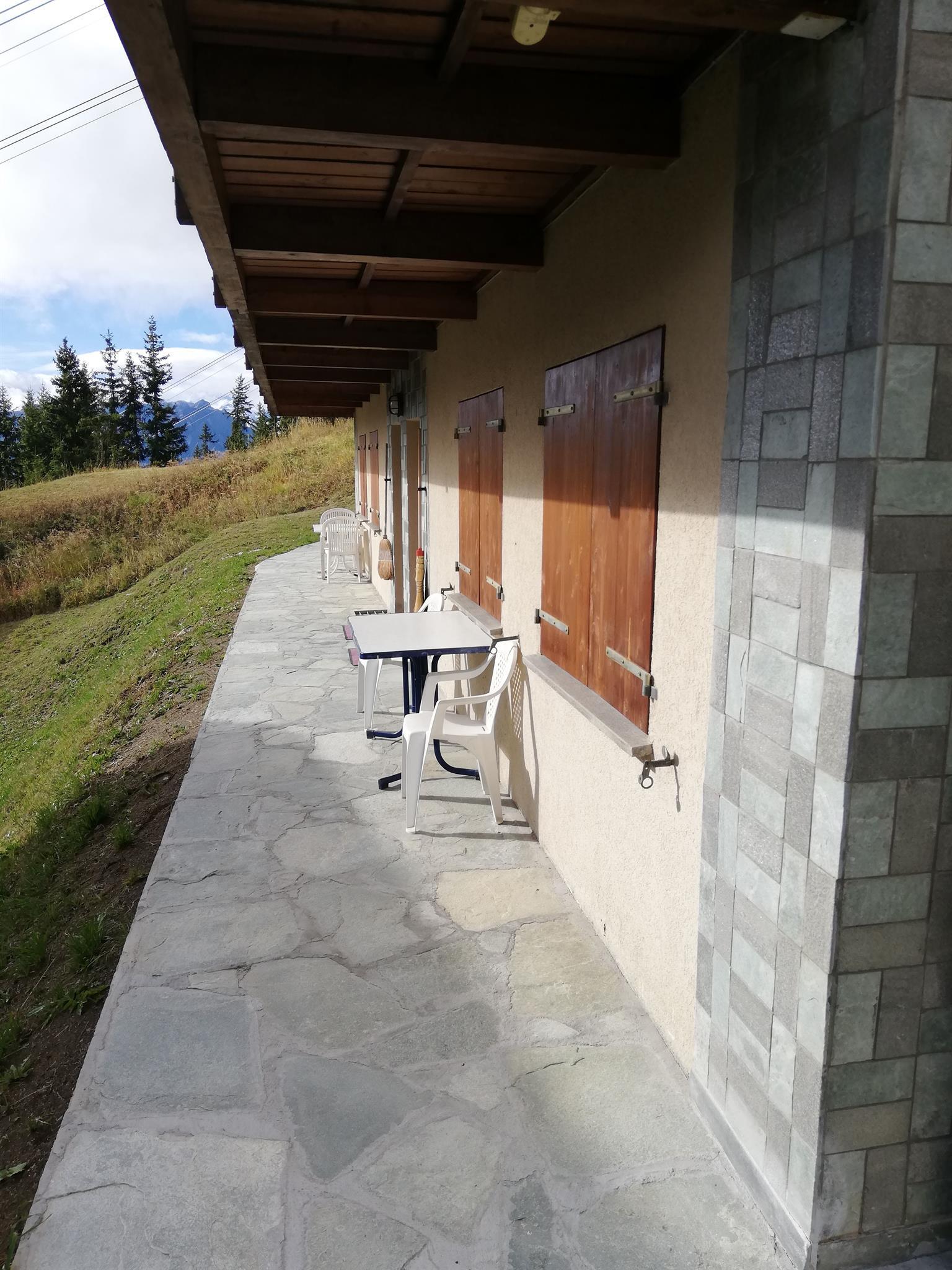 Vorplatz Wohung Ost & West Vorplatz Wohung Ost & West