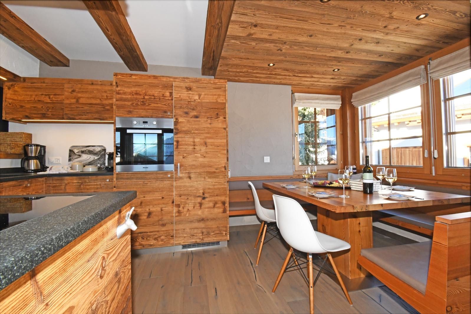 Chalet Wilhelm Tell OG Ost- Wohnküche, Essbereich Chalet Wilhelm Tell OG Ost- Wohnküche, Essbereich