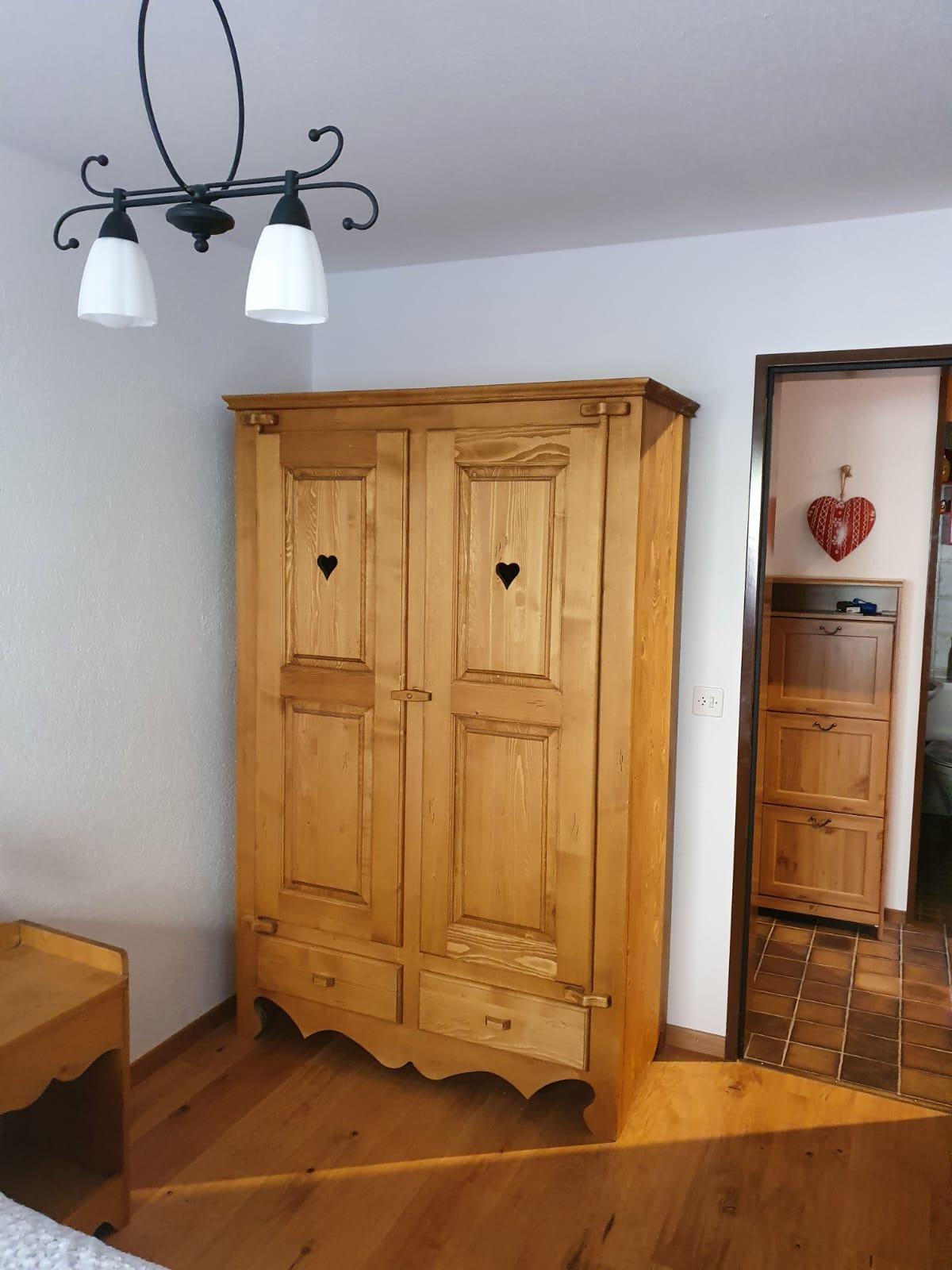 Lärchenwald 1708_schlafen_1c Lärchenwald 1708_schlafen_1c