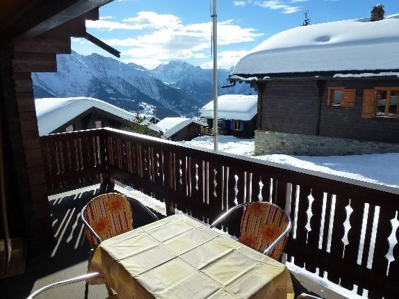 Balkon-Sitzplatz beim Wohnzimmer Balkon-Sitzplatz beim Wohnzimmer