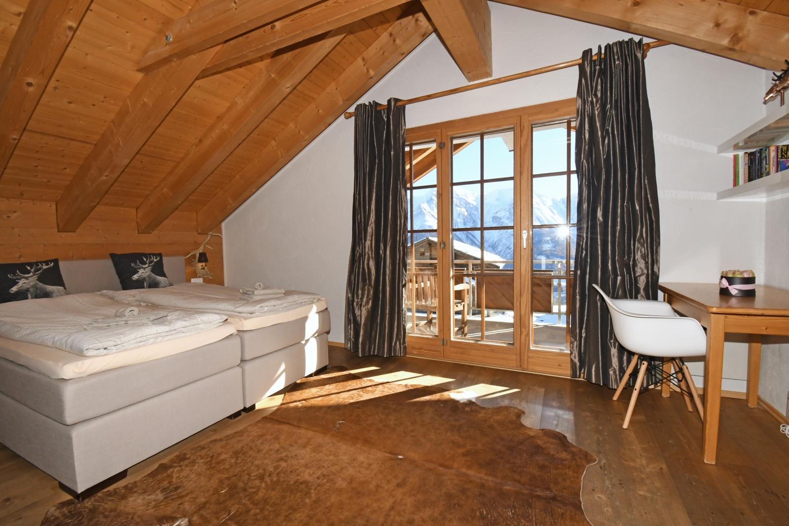 Wilhelm Tell OG Ost-1. Schlafzimmer (2. Stock) Wilhelm Tell OG Ost-1. Schlafzimmer (2. Stock)