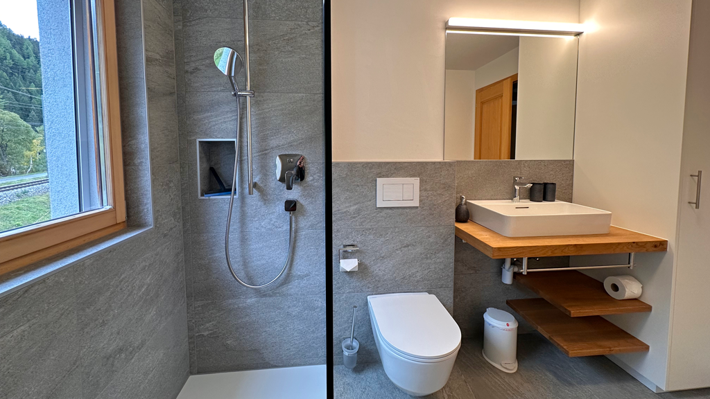 Badezimmer (1) Badezimmer (1)