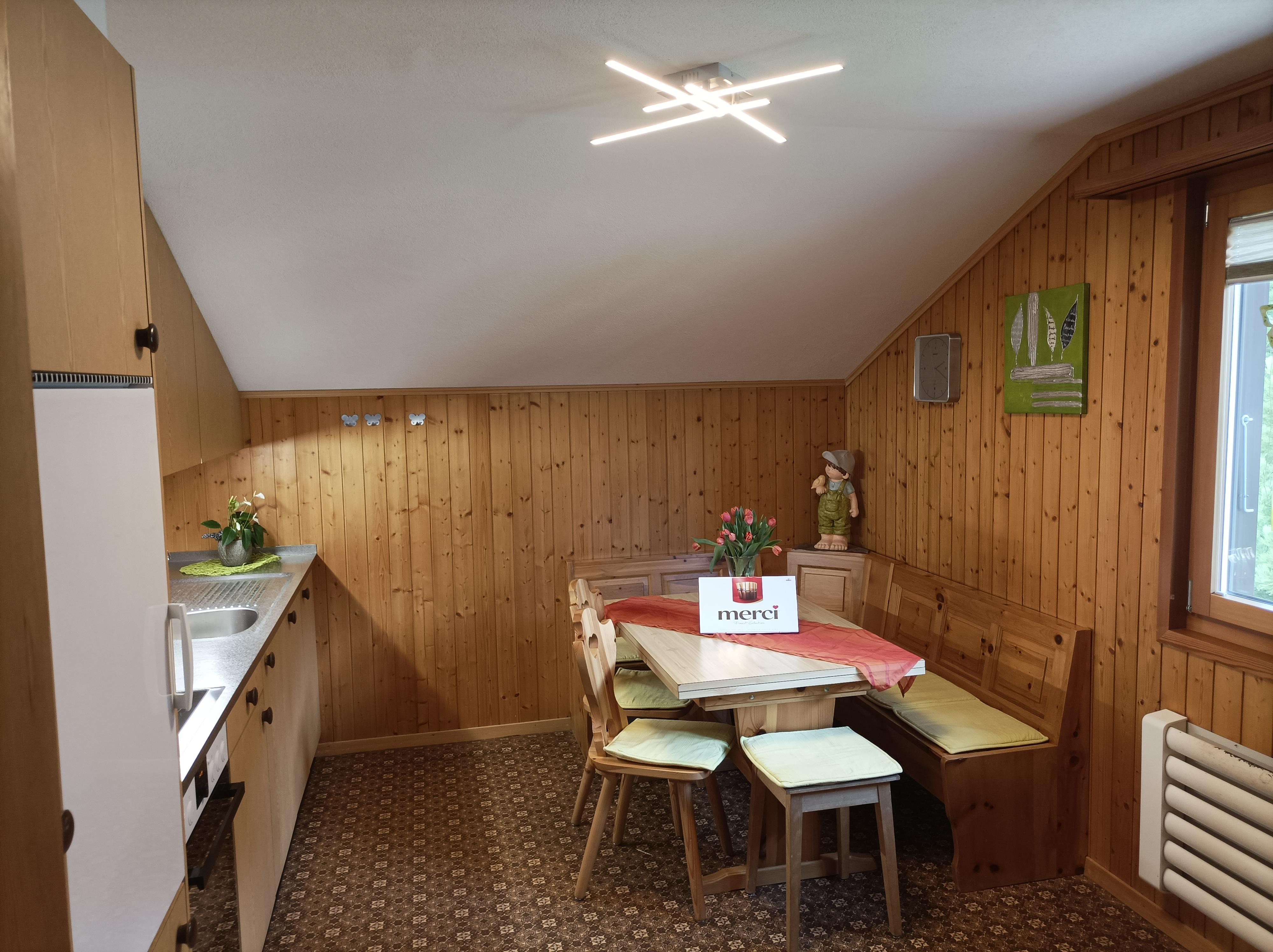 Ecktisch_20220515_141957 Ecktisch_20220515_141957