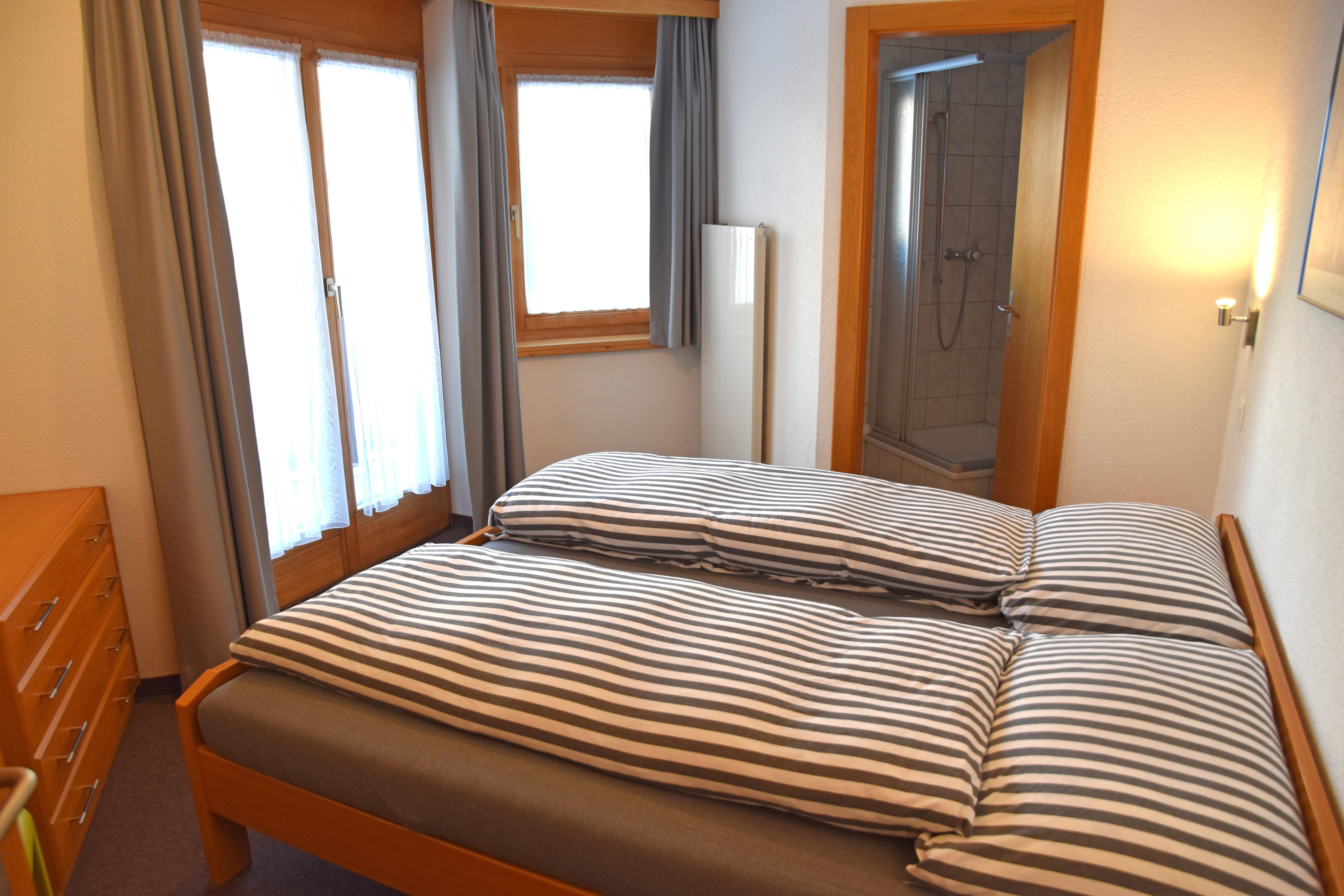 8.1 Doppelschlafzimmer mit Dusche/WC Foto 1 8.1 Doppelschlafzimmer mit Dusche/WC Foto 1