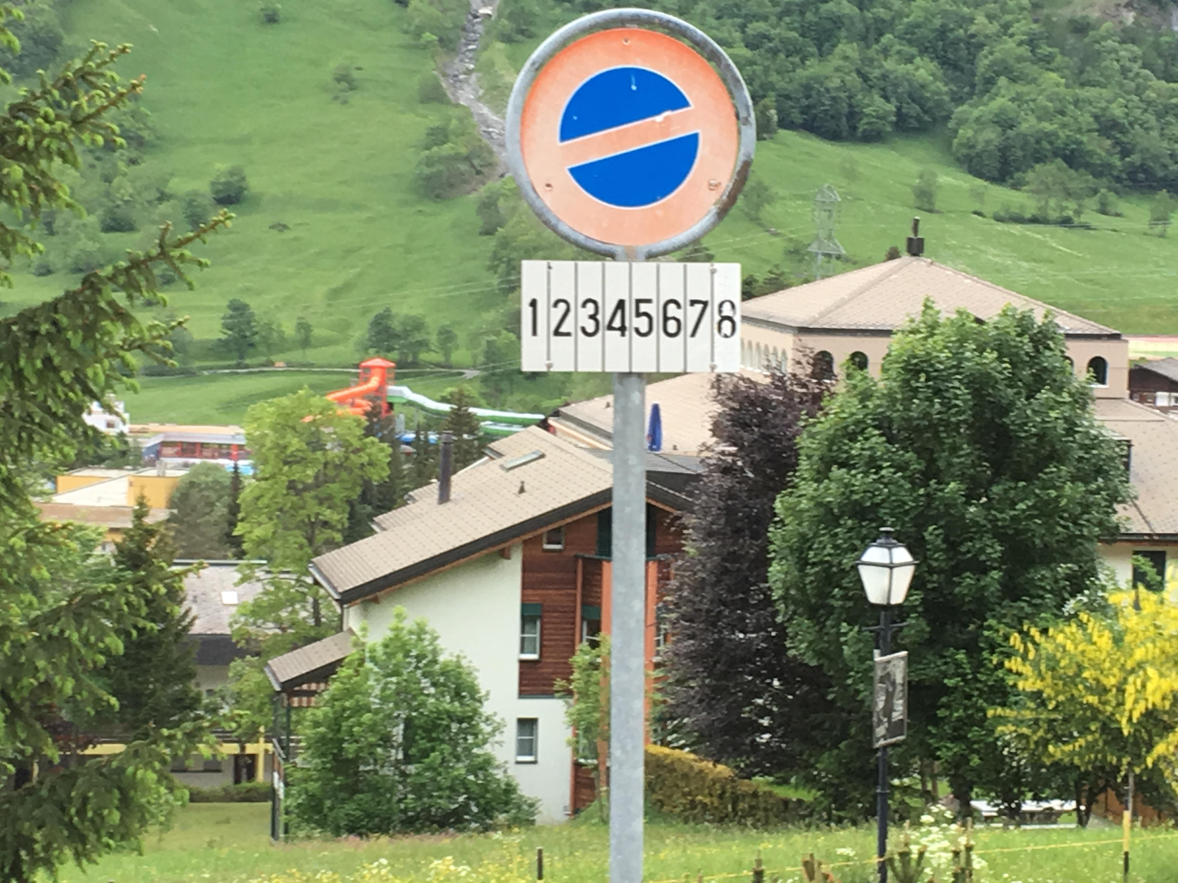 Lärchenwald_aussenparkplatz Lärchenwald_aussenparkplatz