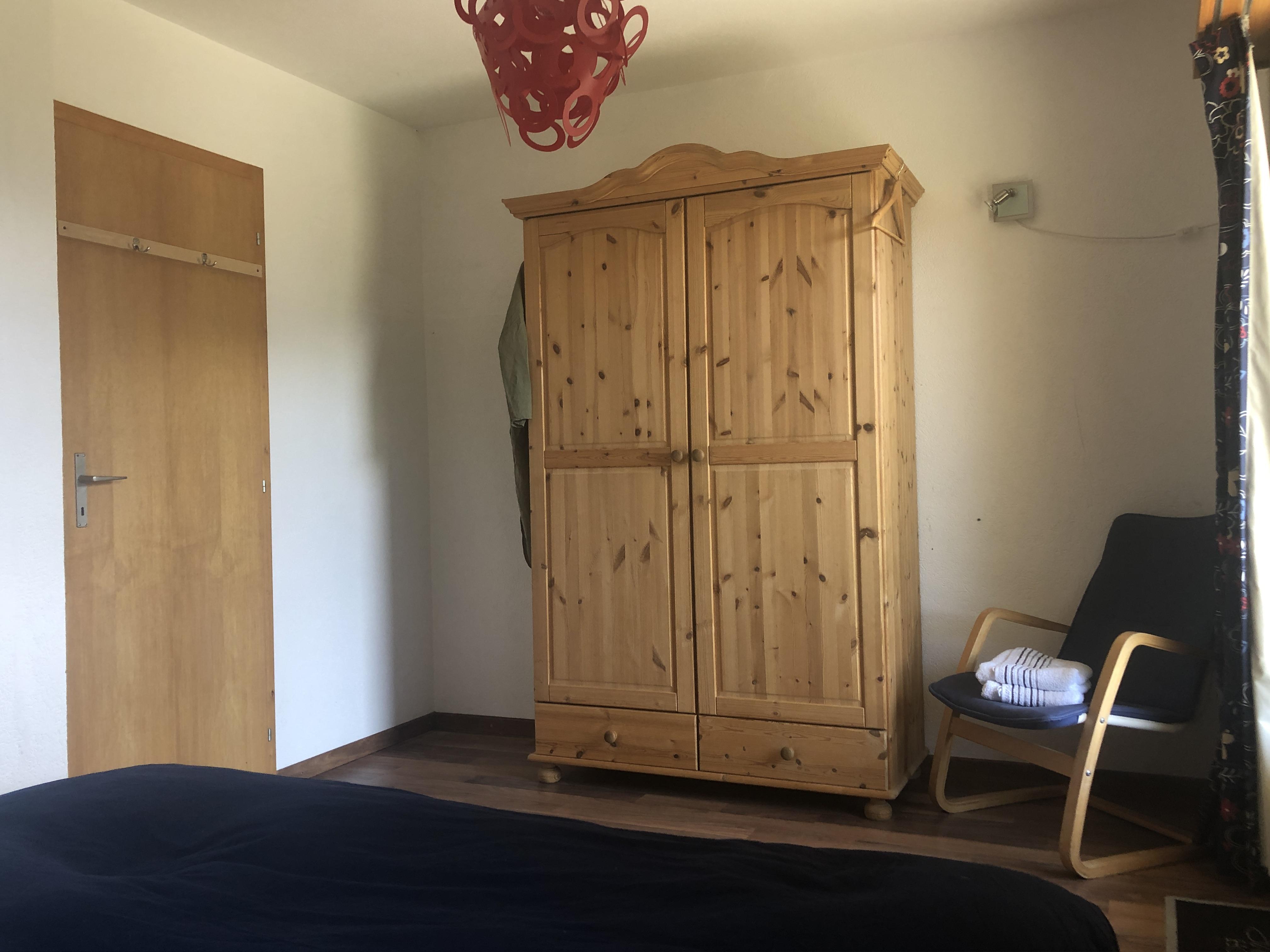 Zimmer 3 mit 2 Betten (kann als 1 Bett) Zimmer 3 mit 2 Betten (kann als 1 Bett)