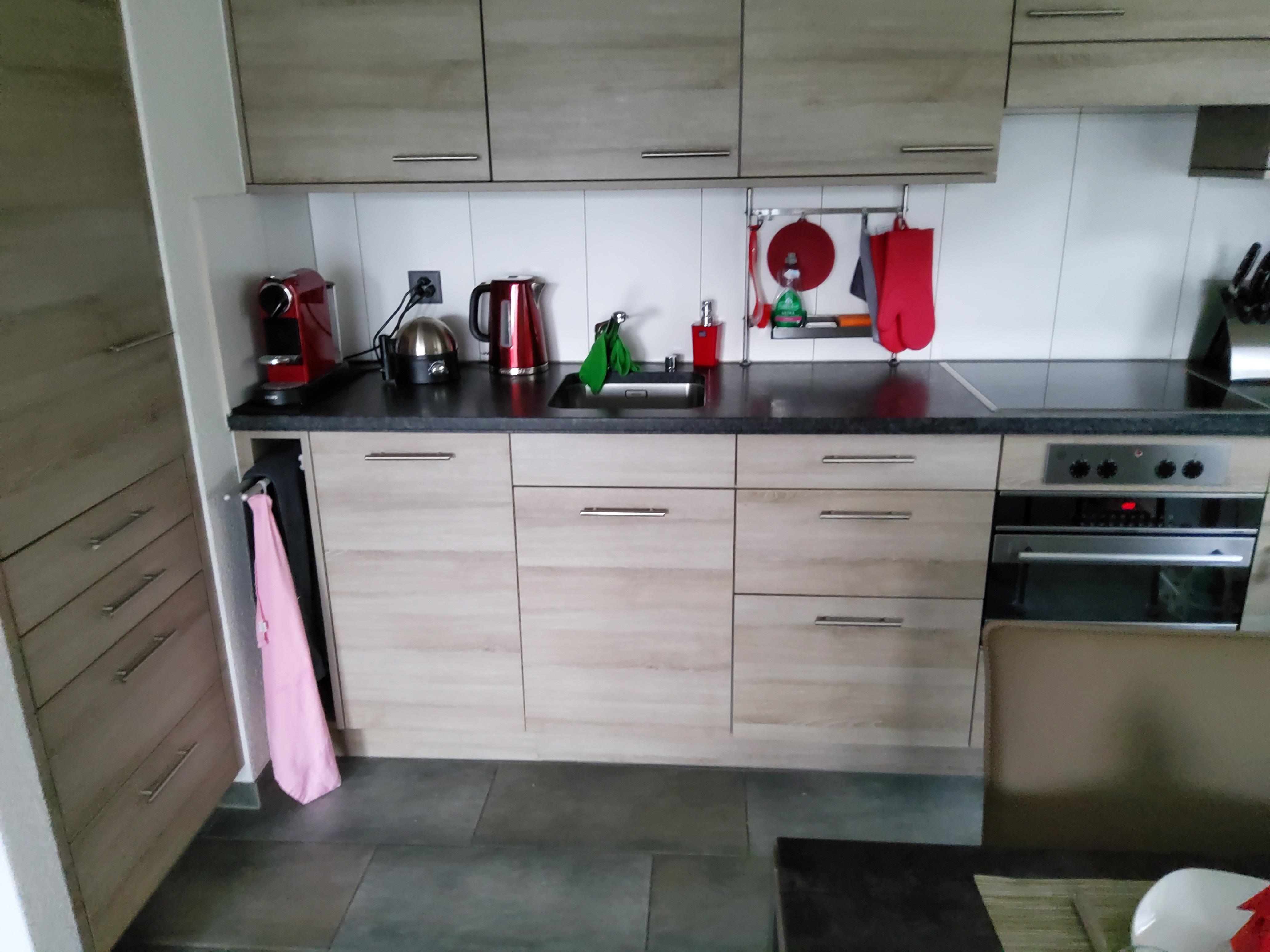 Küche mit vielen elektr. Geräten Küche mit vielen elektr. Geräten