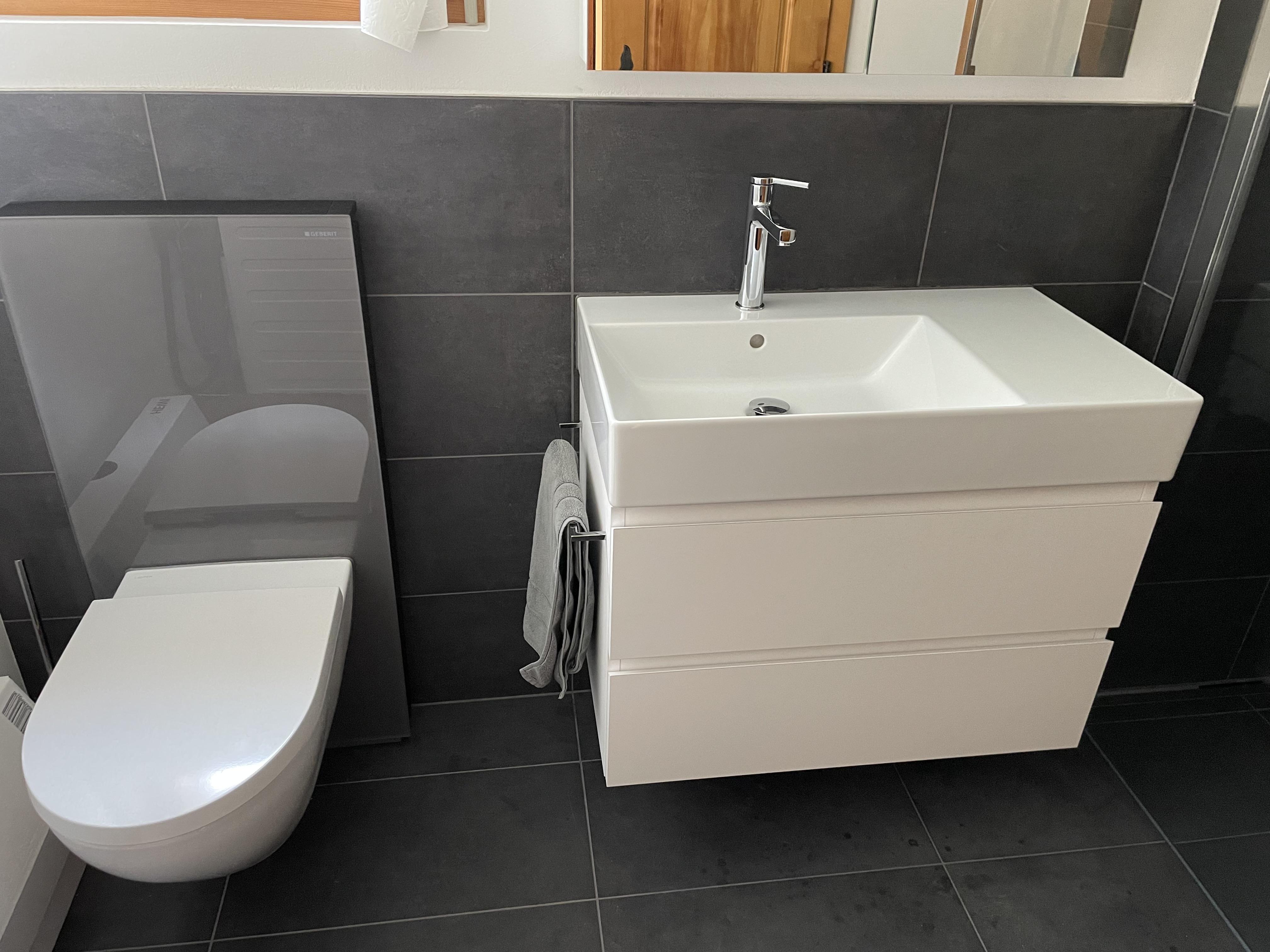 Badezimmer (Fön vorhanden) Badezimmer (Fön vorhanden)