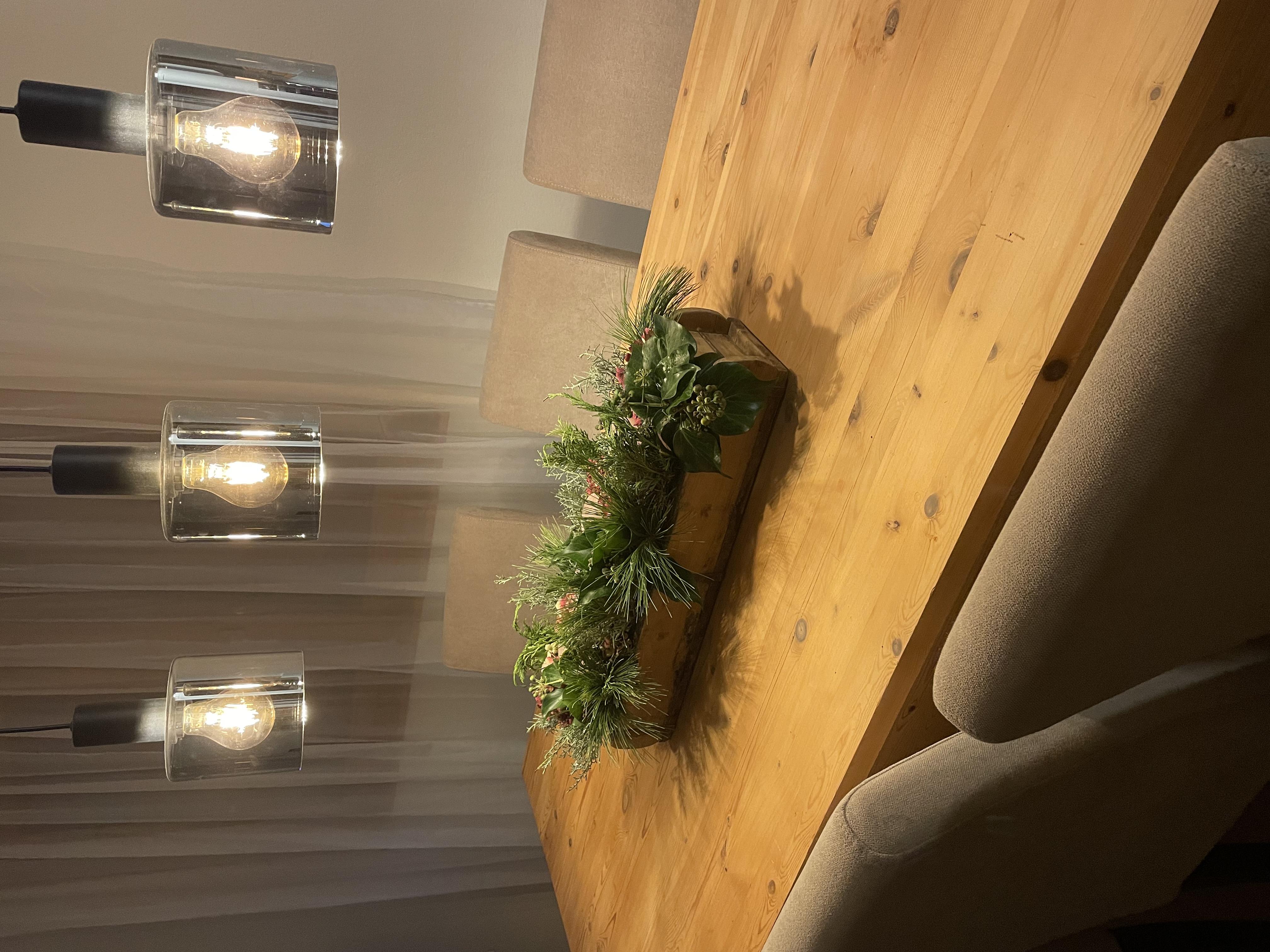 Esstisch mit 6 Stühlen Esstisch mit 6 Stühlen