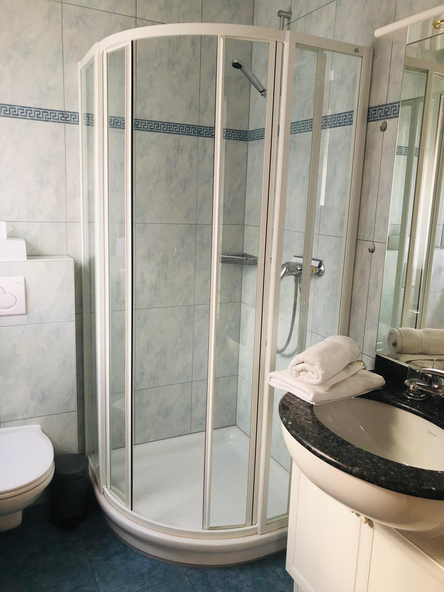 Edelweiss B23_Dusche_WC Edelweiss B23_Dusche_WC