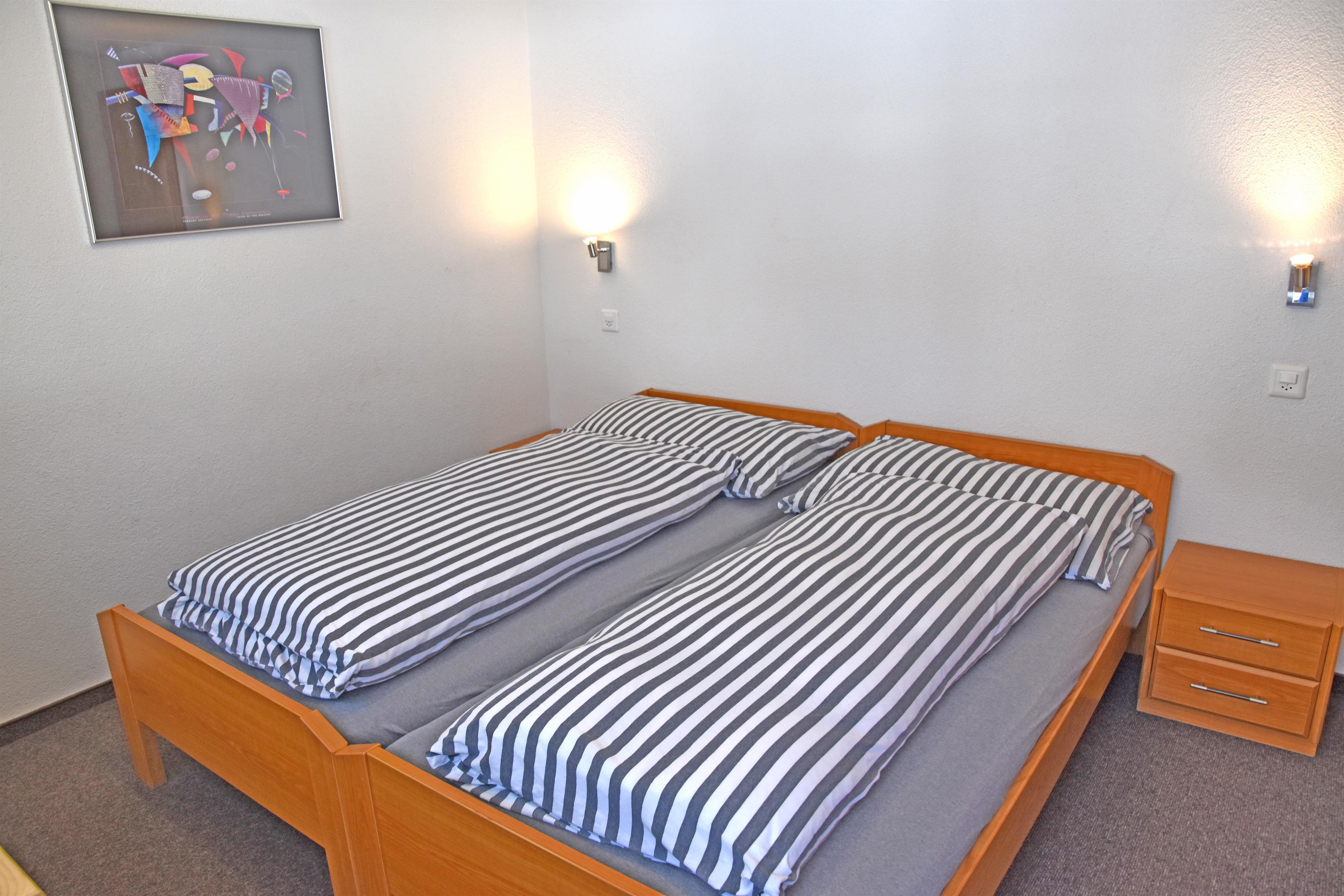 8.2 Doppelschlafzimmer mit Dusche/WC Foto 2 8.2 Doppelschlafzimmer mit Dusche/WC Foto 2