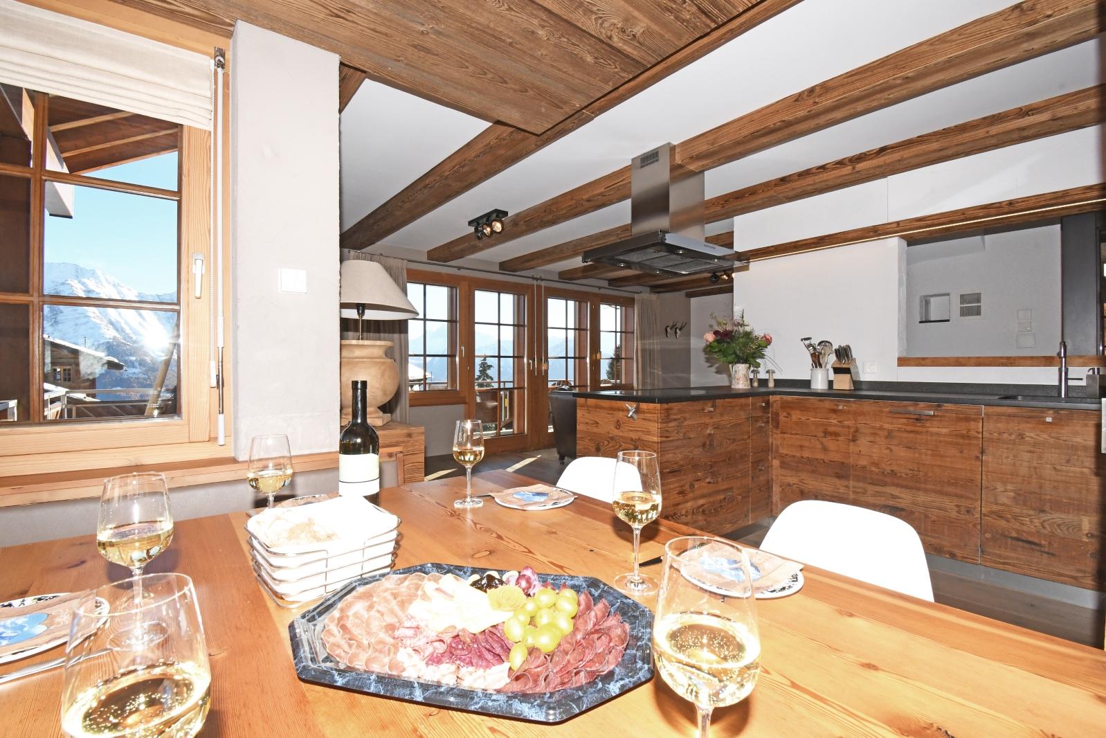 Chalet Wilhelm Tell OG Ost- Esstisch, Küche Chalet Wilhelm Tell OG Ost- Esstisch, Küche