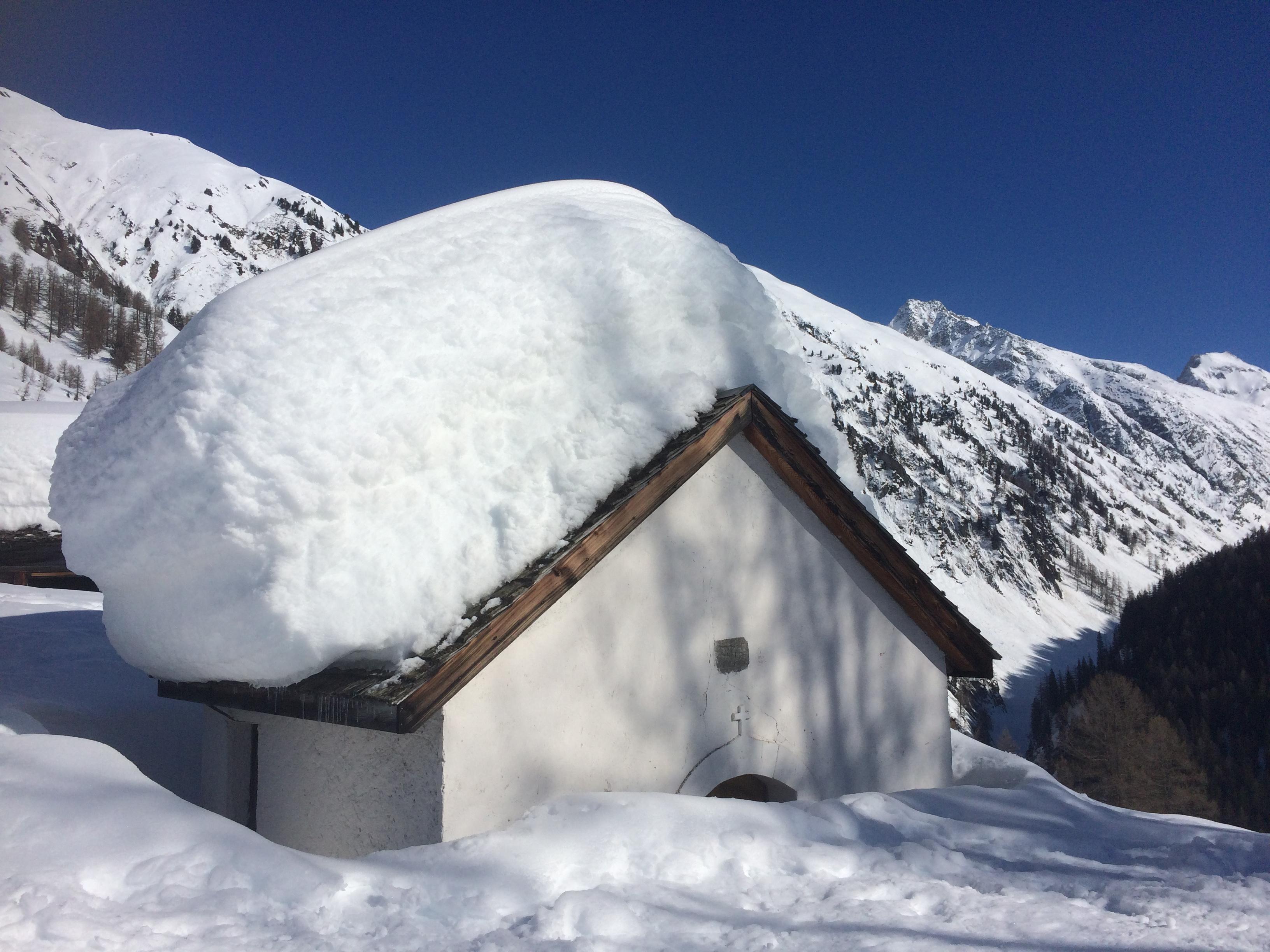 Tief verschneit Tief verschneit