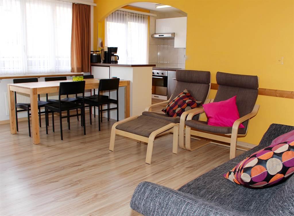 5. Wohnzimmer mit Essecke 5. Wohnzimmer mit Essecke