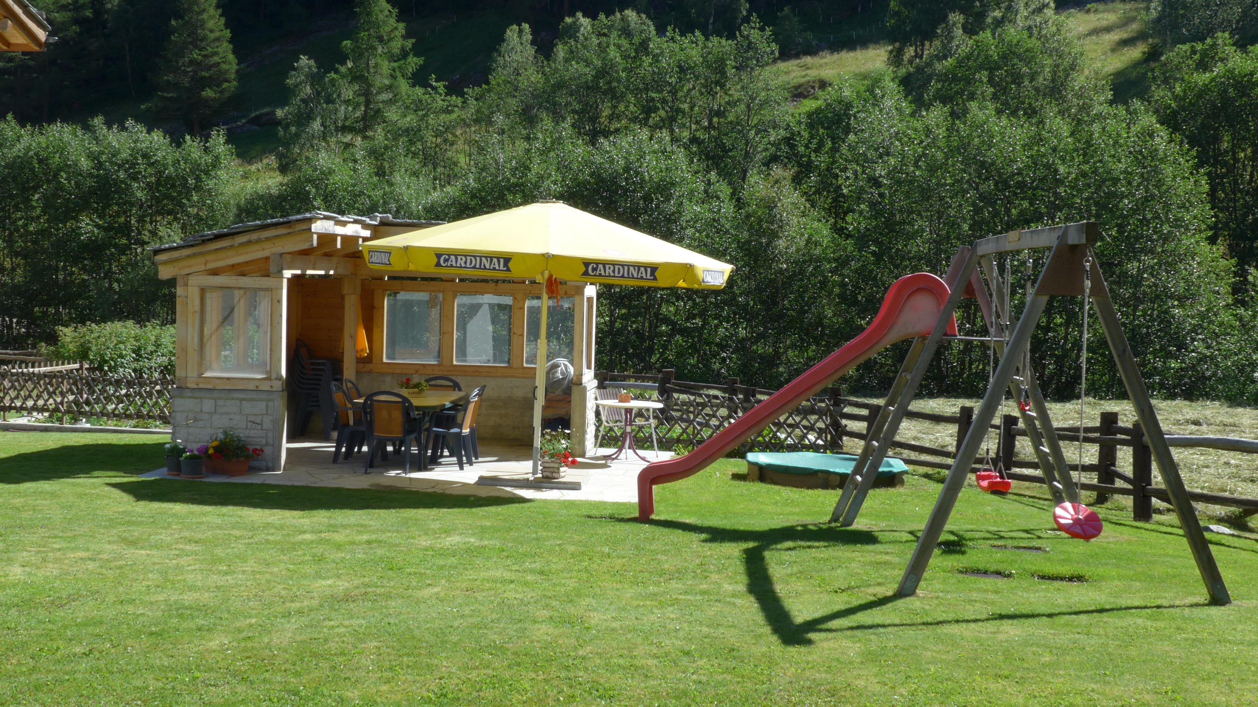 Pergola mit Kinderspielplatz Pergola mit Kinderspielplatz