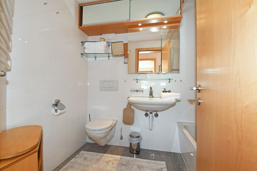 Ferienwohnung Emilio 1. Stock West - Badezimmer Ferienwohnung Emilio 1. Stock West - Badezimmer