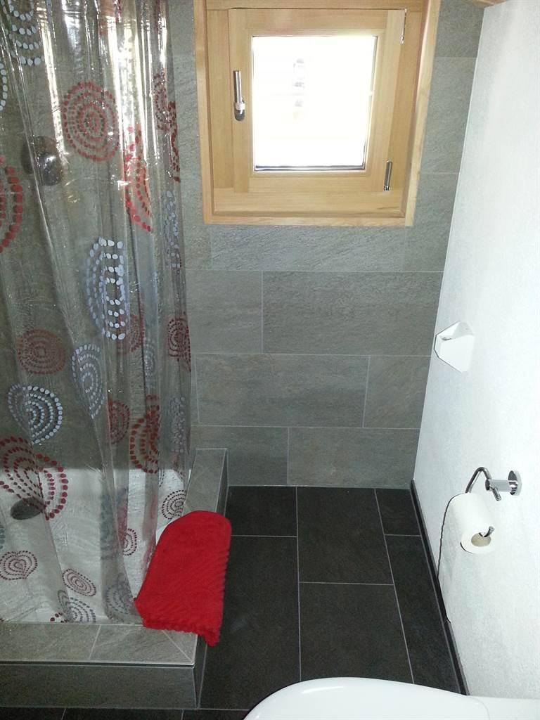 Toilette unter Dach Toilette unter Dach