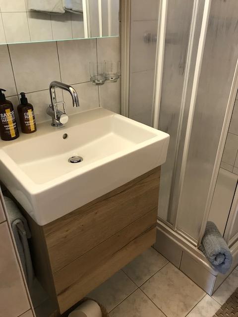 Bad mit Dusche Bad mit Dusche