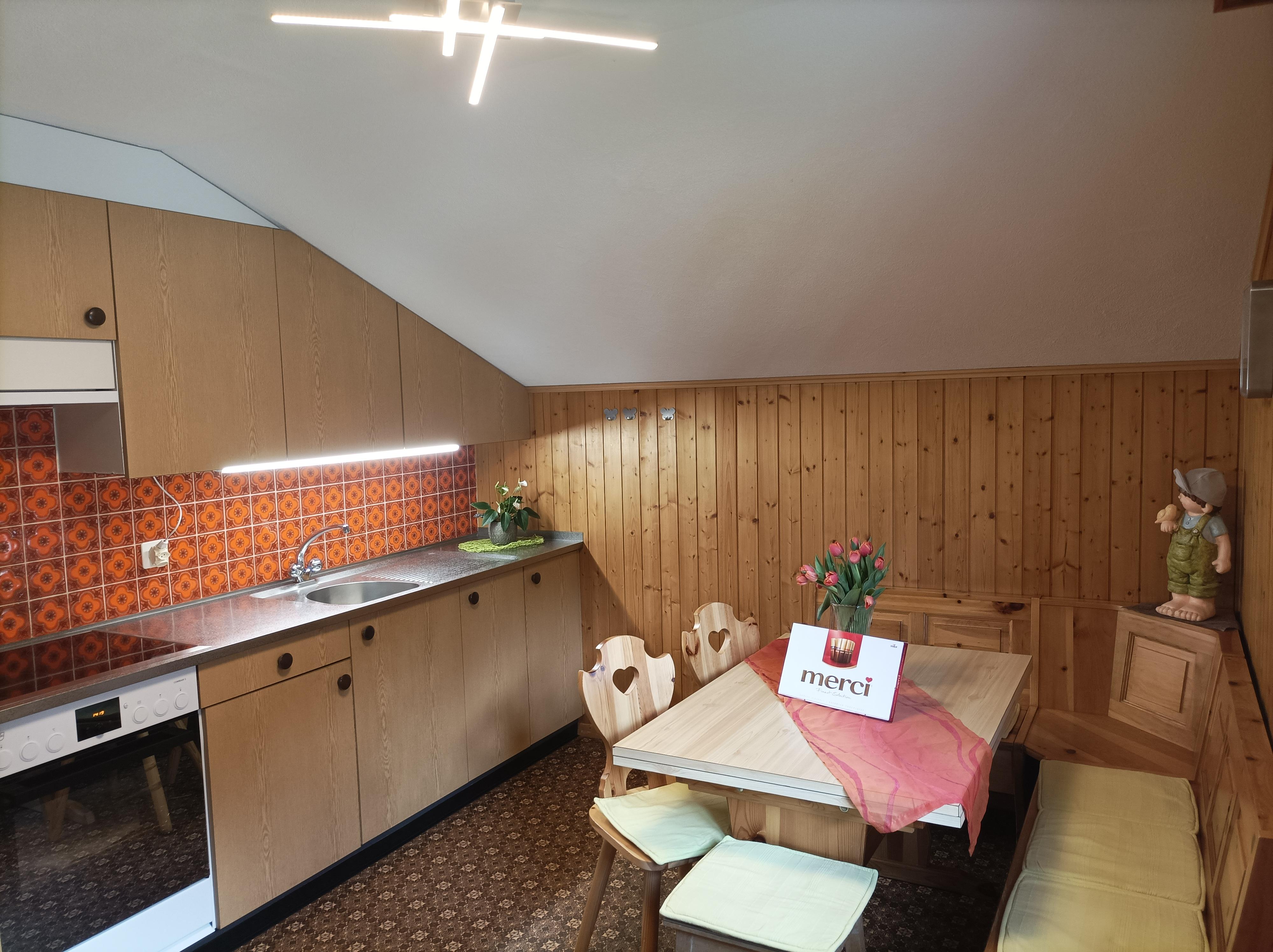 Küche mit Ecktisch_20220515_141914 Küche mit Ecktisch_20220515_141914